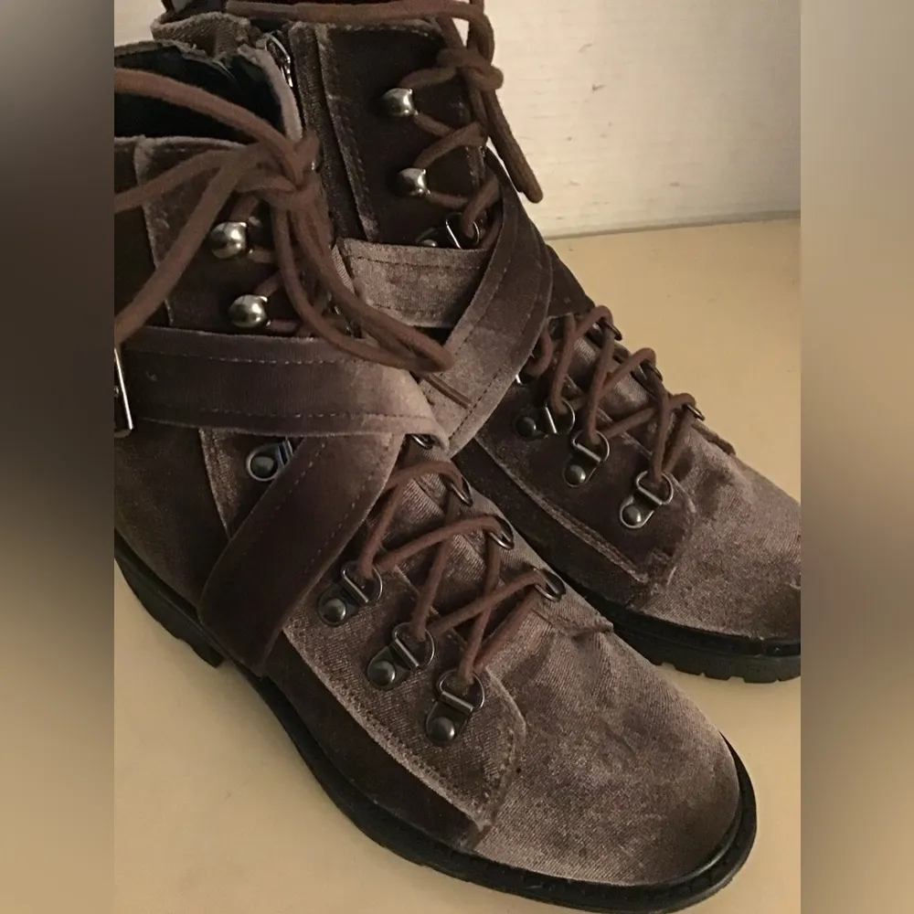 Steve Madden women velvet combat Extreme boots US 6 - Image 12