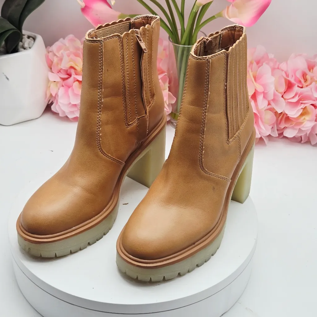 Oasis Society Anatasia Tan Boots Women's Sz 6 Faux Leather Lug Heeled Ankle - Image 11