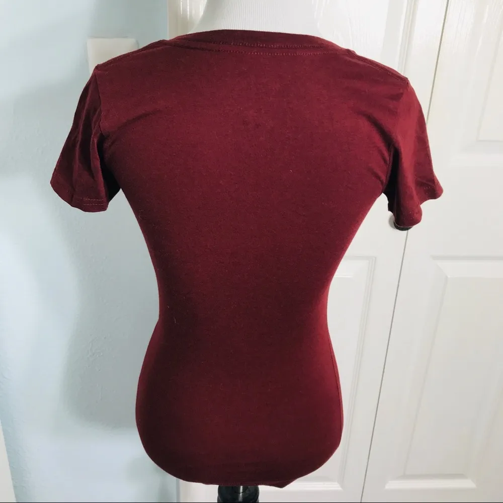 Harry Potter “9 3/4” T-shirt Women’s Size Small Fitted Maroon Red & Gold Foil - Image 7