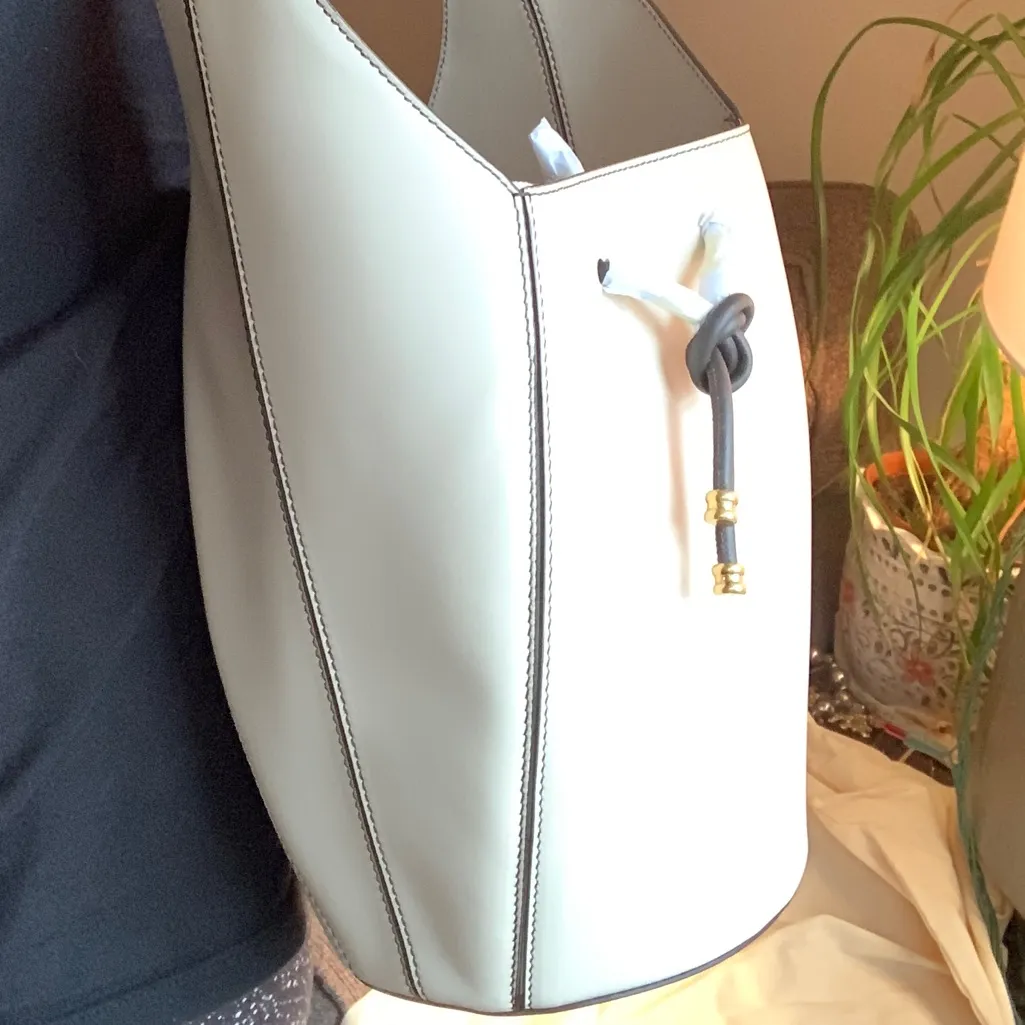 Tory Burch Last one 🔥Authentic  CALF leather drawstrings bucket bag - Image 3