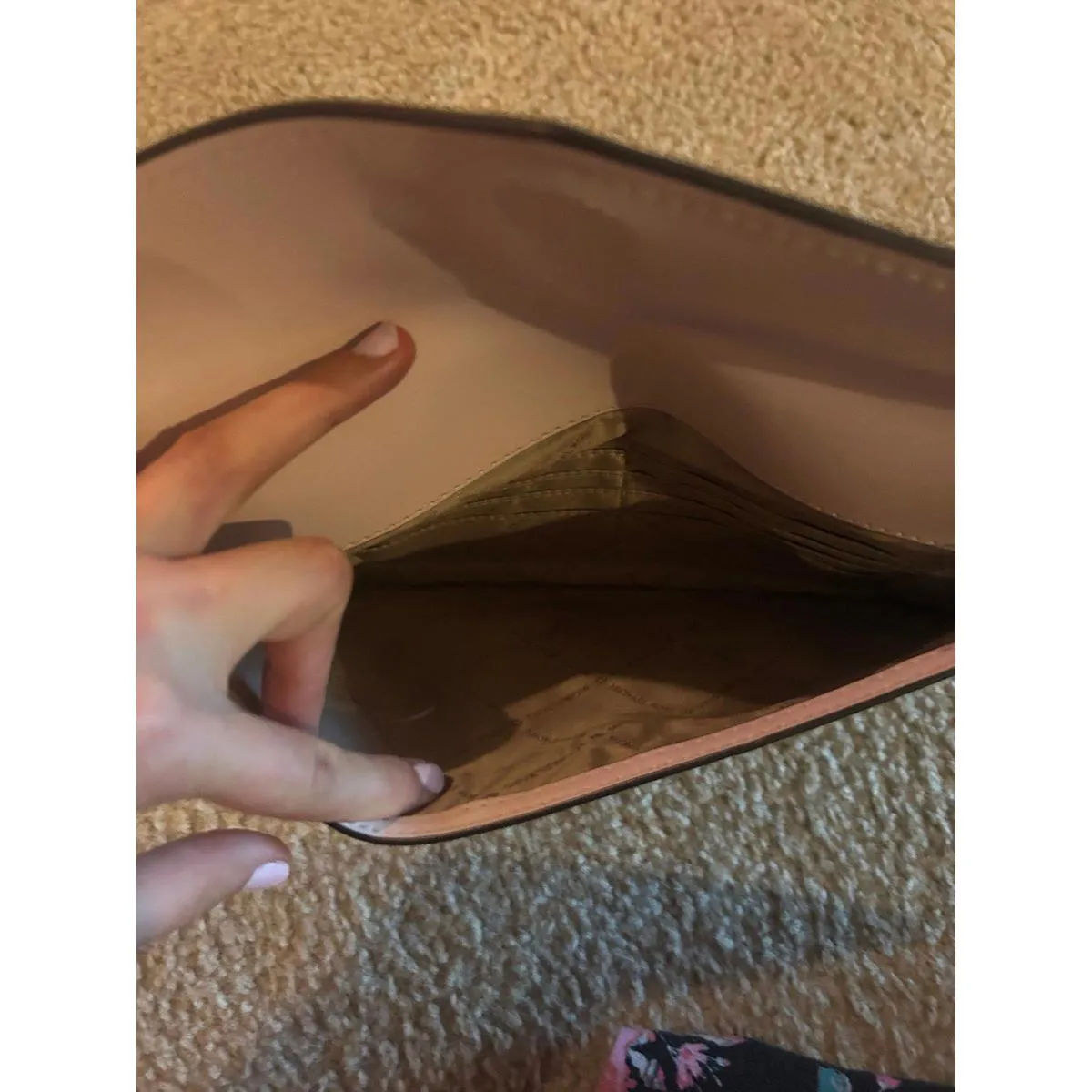 Michael kors large envelope purse missing strap imperfect - Image 7