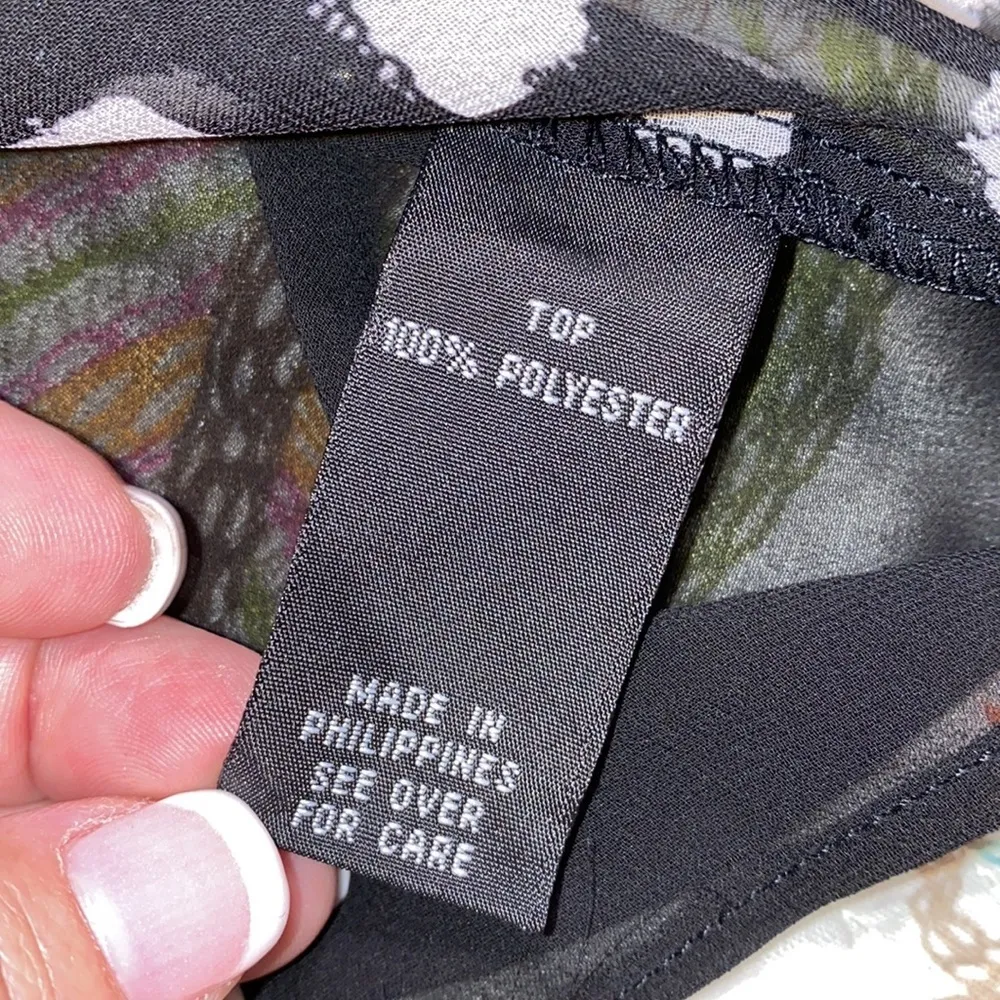 Iz Byer small women’s sheer button down v neck blouse w/open v neck scoop back - Image 8