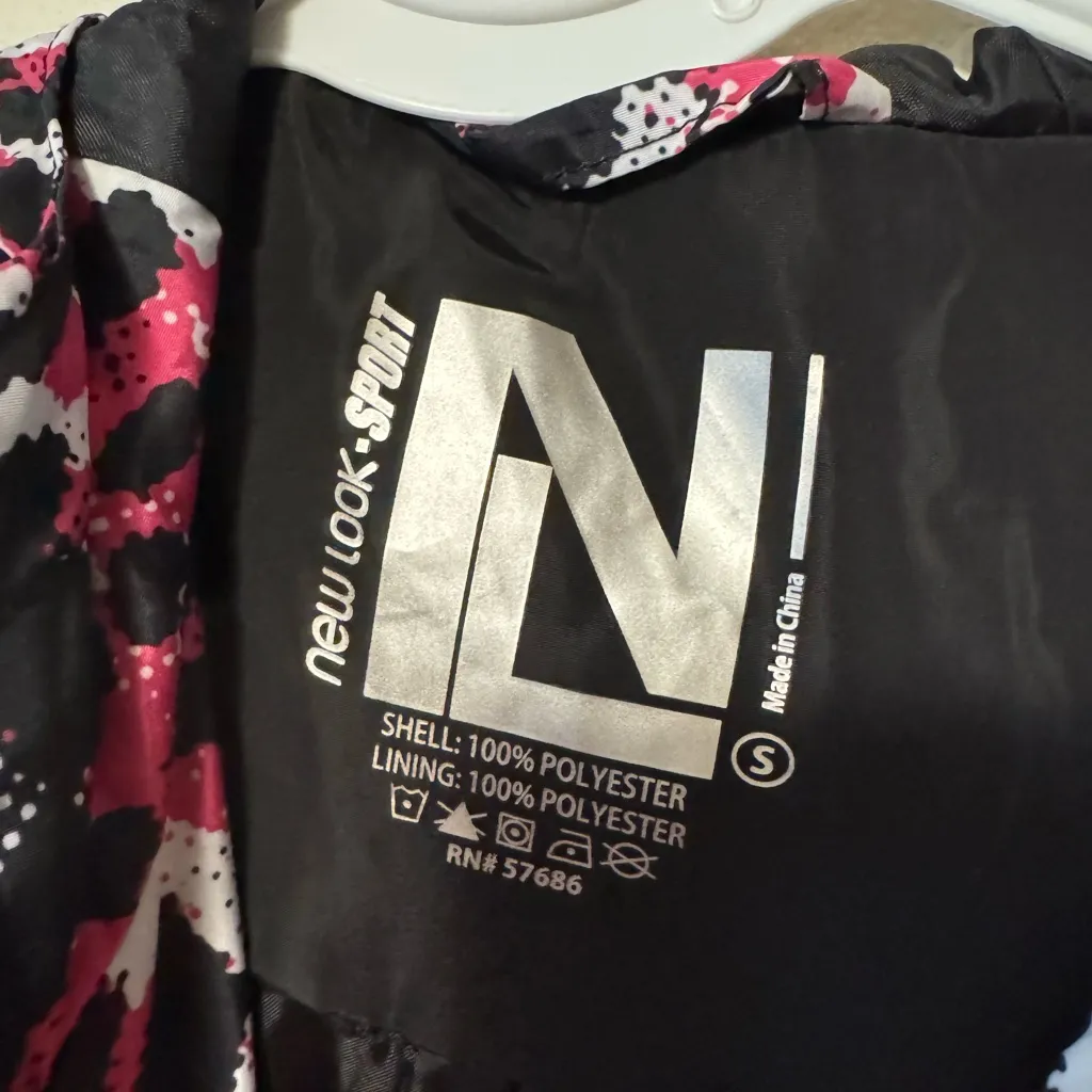 New Look Pink and Black Leopard Bomber Jacket - Image 2