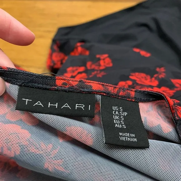 Tahari Floral Bodysuit Womens Small Black Red Mesh Long Sleeve V‎ Neck Surplice - Image 5