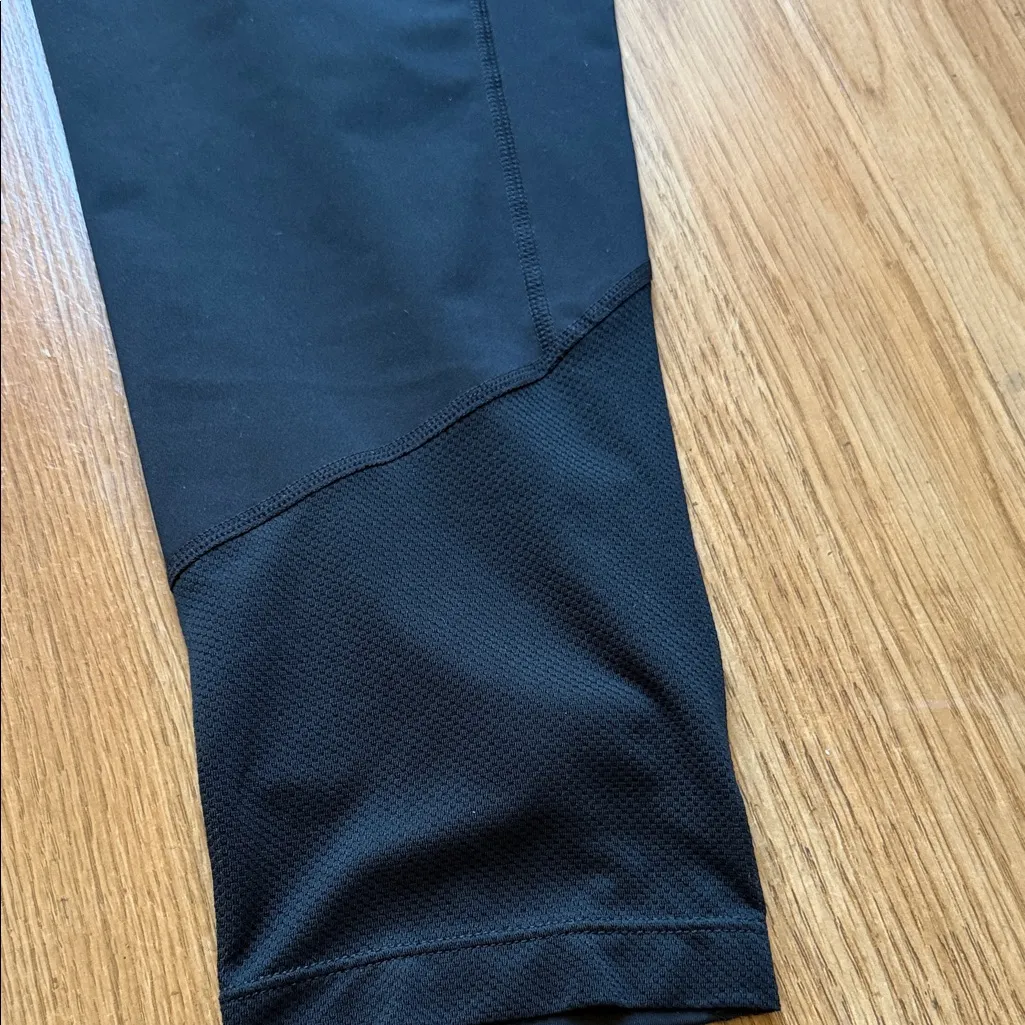 Nike Black Leggings with White Swoosh - Image 4