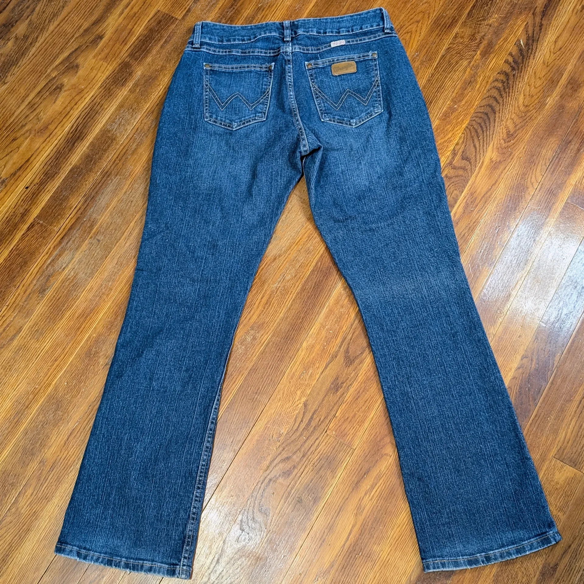 Wrangler Women's Premium Patch Low Rise Bootcut Jeans Size 9/10x 32 - Image 2