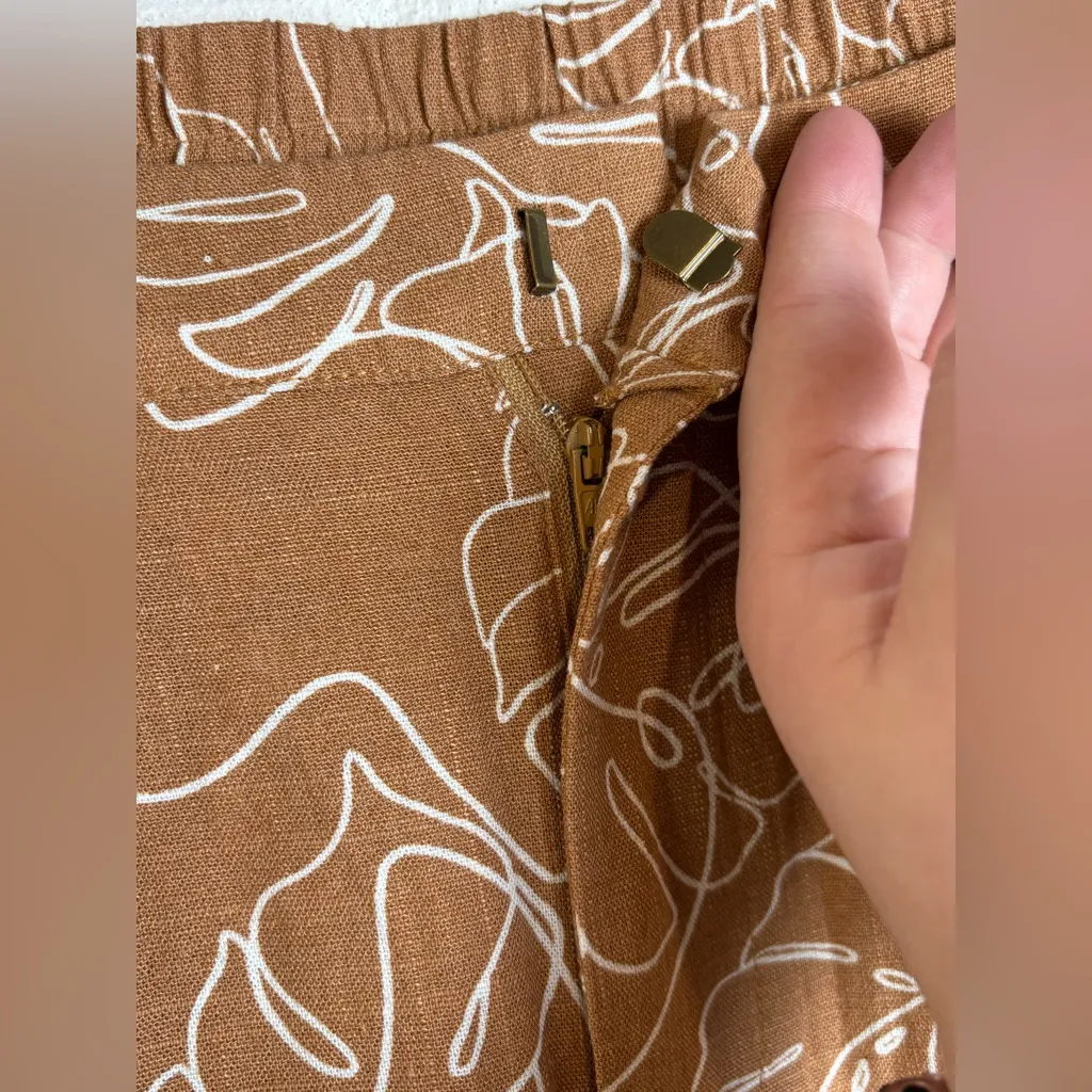 NWT Sadie & Sage Woman’s Tropical Abstract Rayon / Linen Blend Vacation Shorts Brown Size L - Image 3