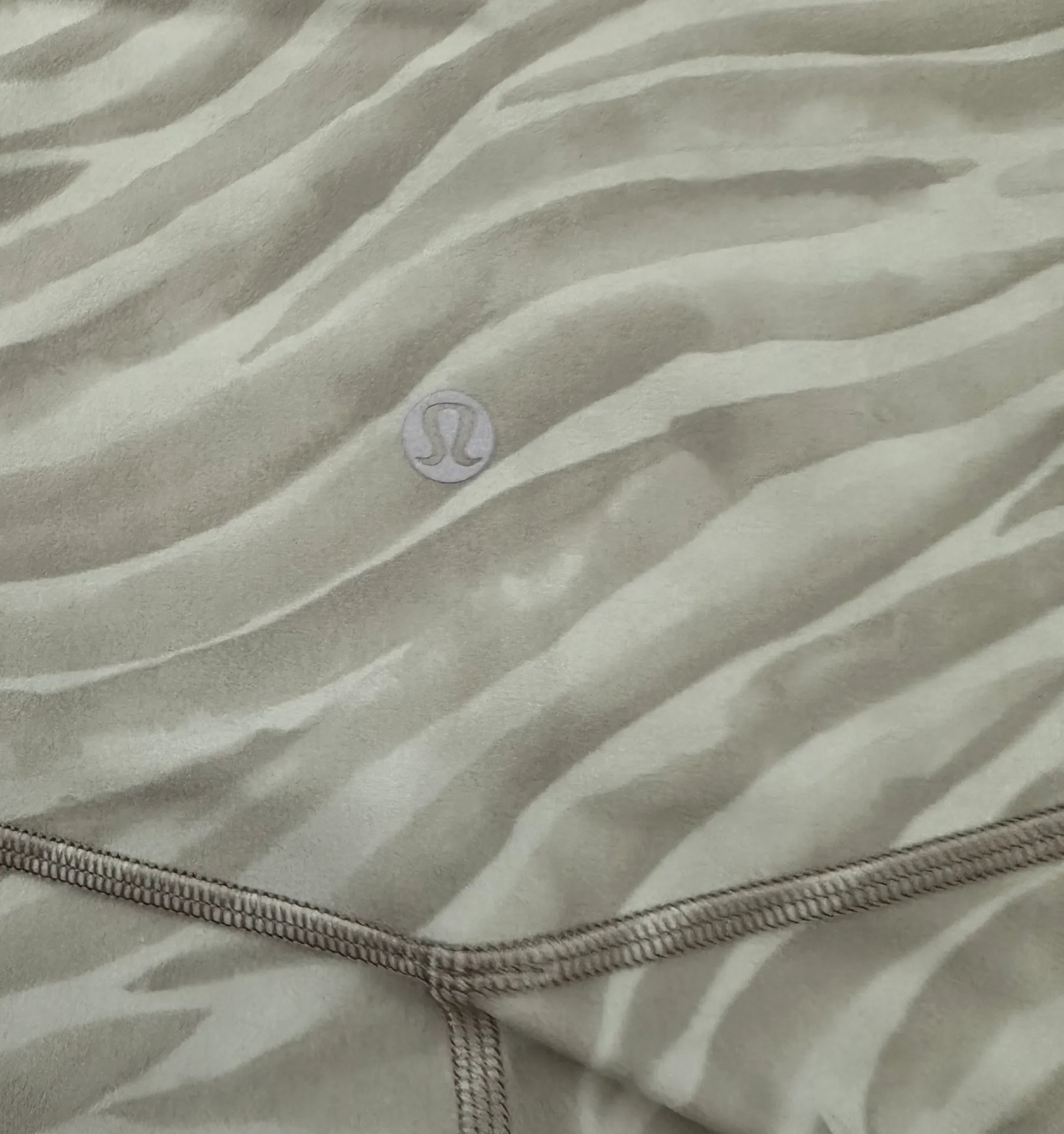 Align Shorts 8” - Image 4