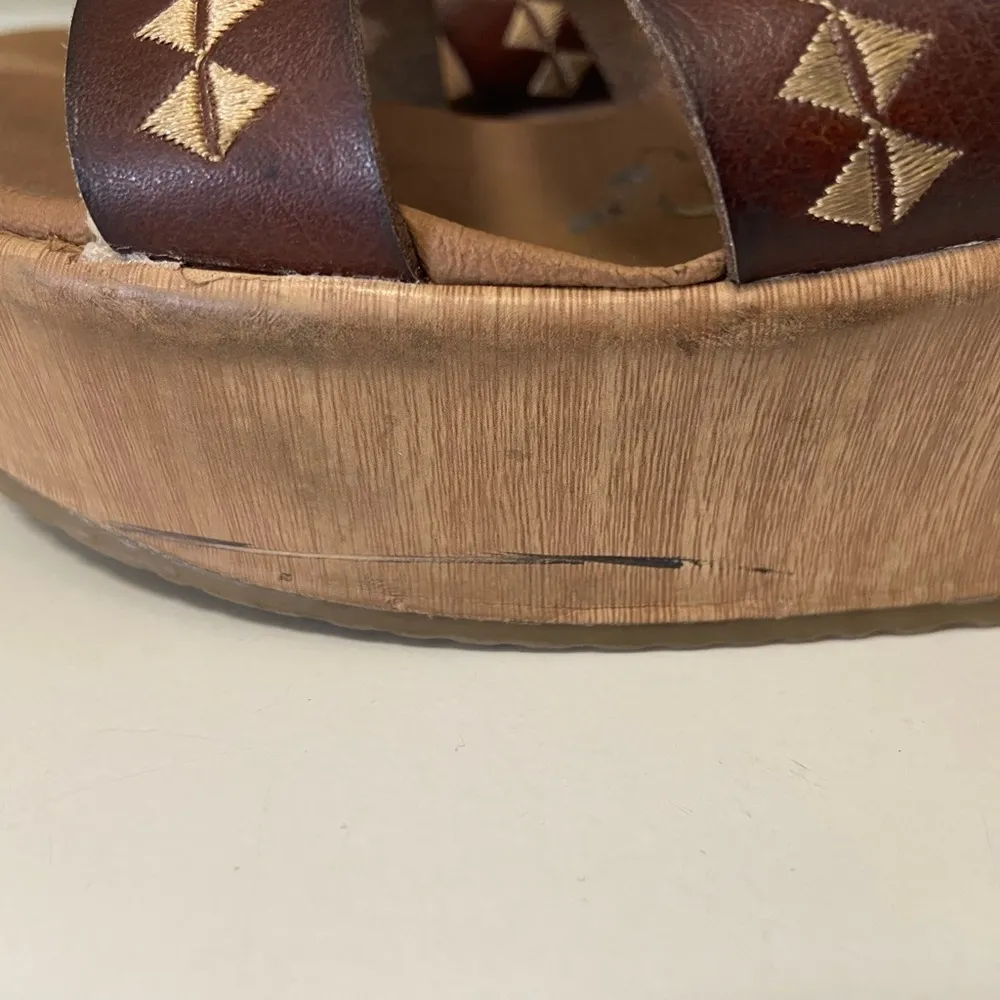 Sketchers, Size 8 brown and cream, Becca, sandals, with diamond Design - Image 4