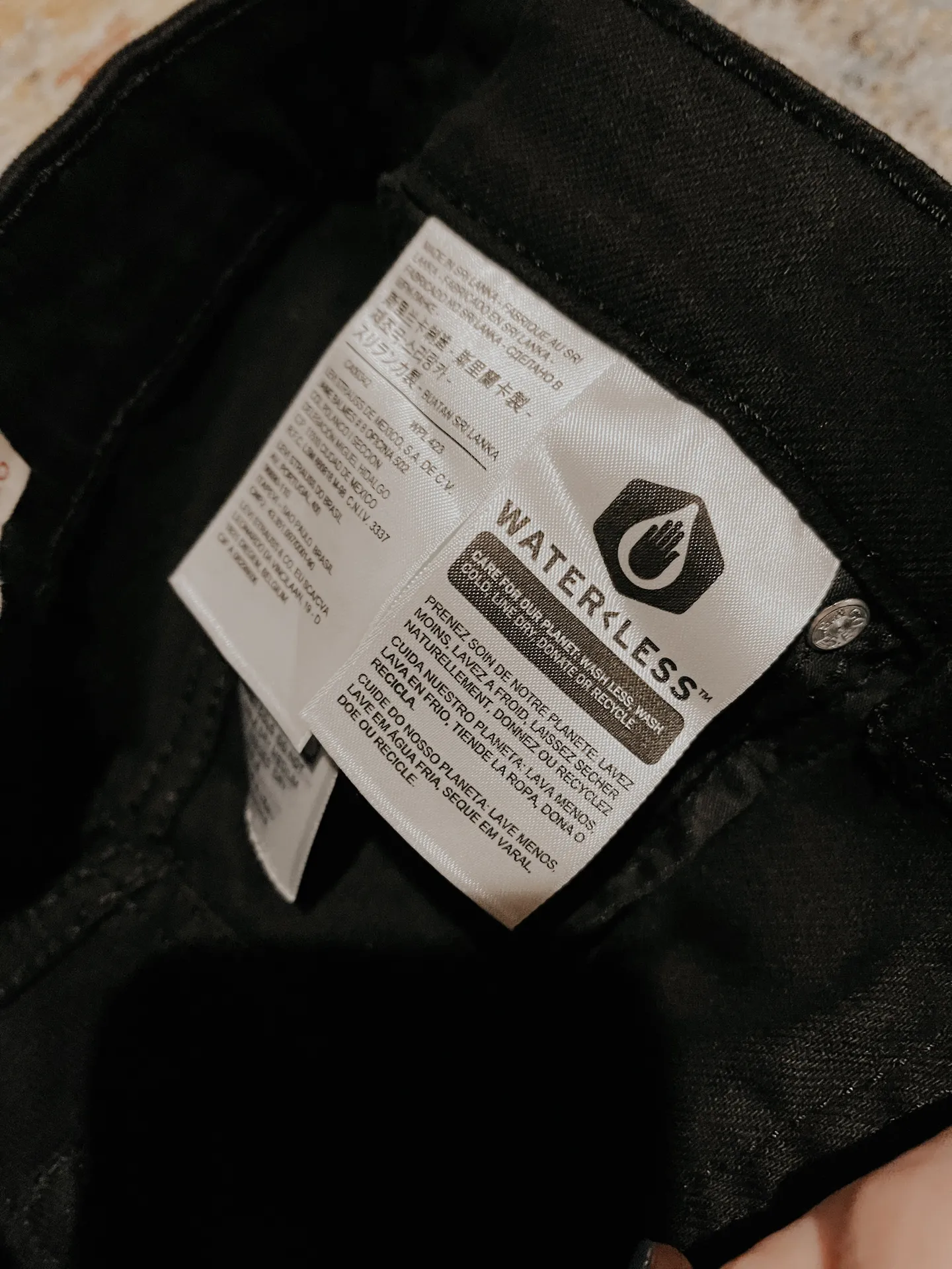 High Waisted Levi Jeans - Image 7