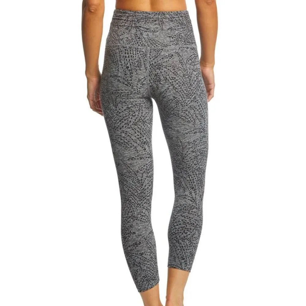 Beyond Yoga jungle fern space dye high rise 21” crop leggings xs - Image 2
