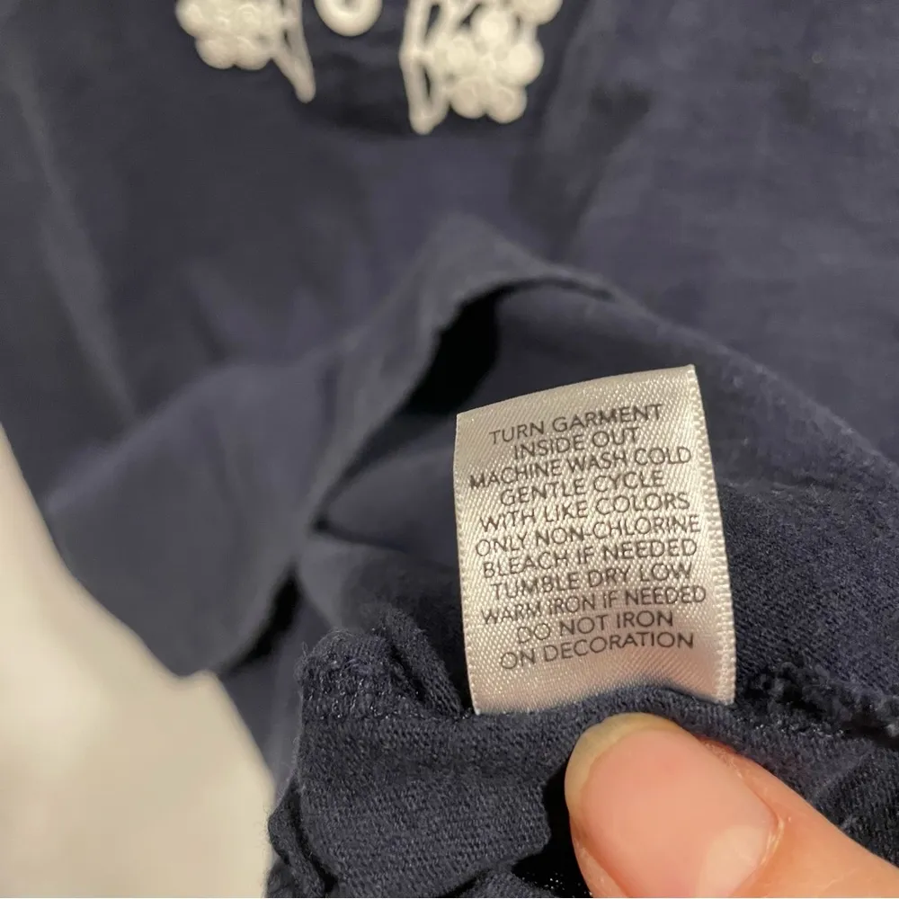 Cute vintage 80’s-90’s cottagecore white lace buttons appliqué navy top - Image 4