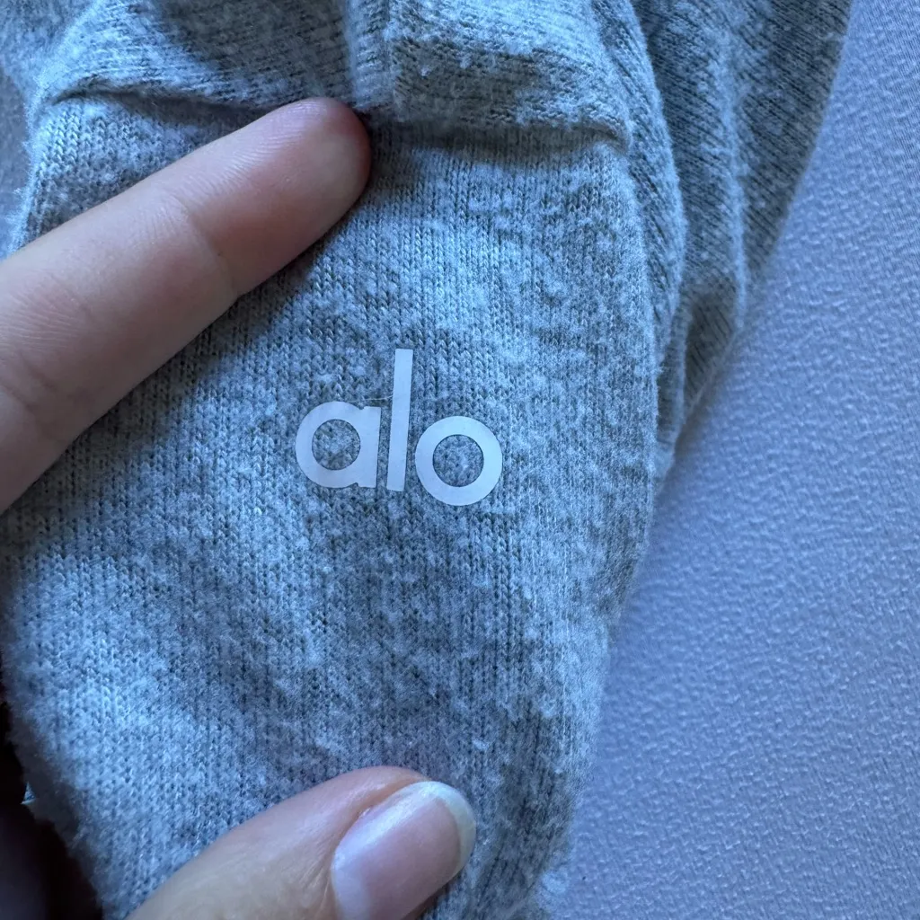 ALO Yoga Heather Gray Long Sleeve Crewneck size XS - Image 5