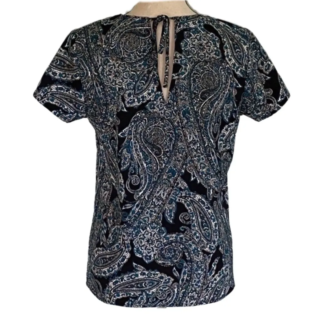 BANANA REPUBLIC Factory black, white & teal paisley short sleeve top. Small. EUC Black - Image 3