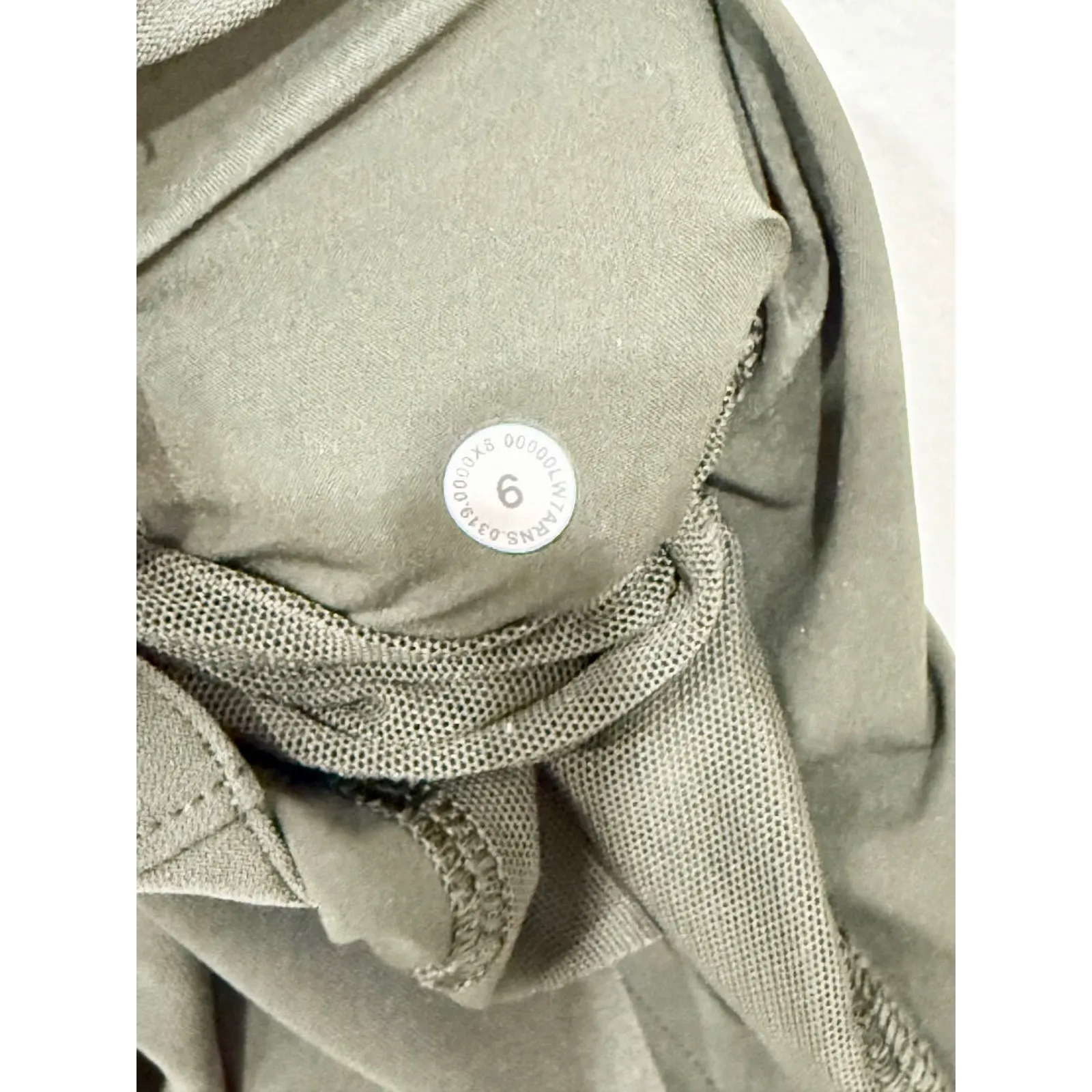 Lululemon On The Fly 2.5 Relaxed Mid Rise Shorts Camo Green Women's Size Medium - Image 5