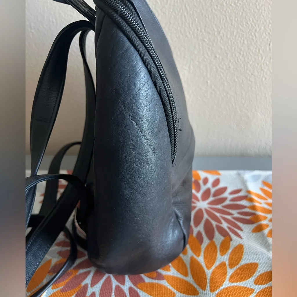 Le Donne Black Soft Leather Backpack - Image 3