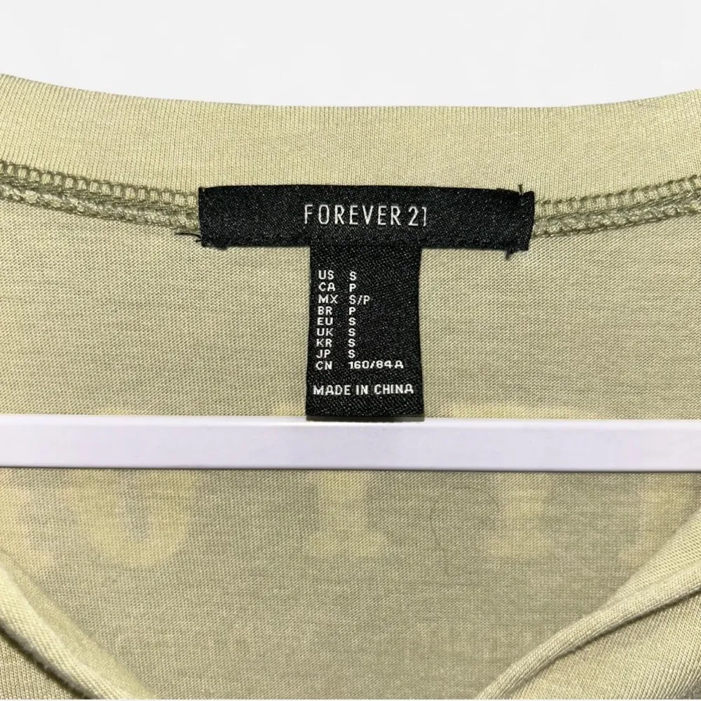 Forever 21 Green Graphic Cropped Tee – Size S - Image 5