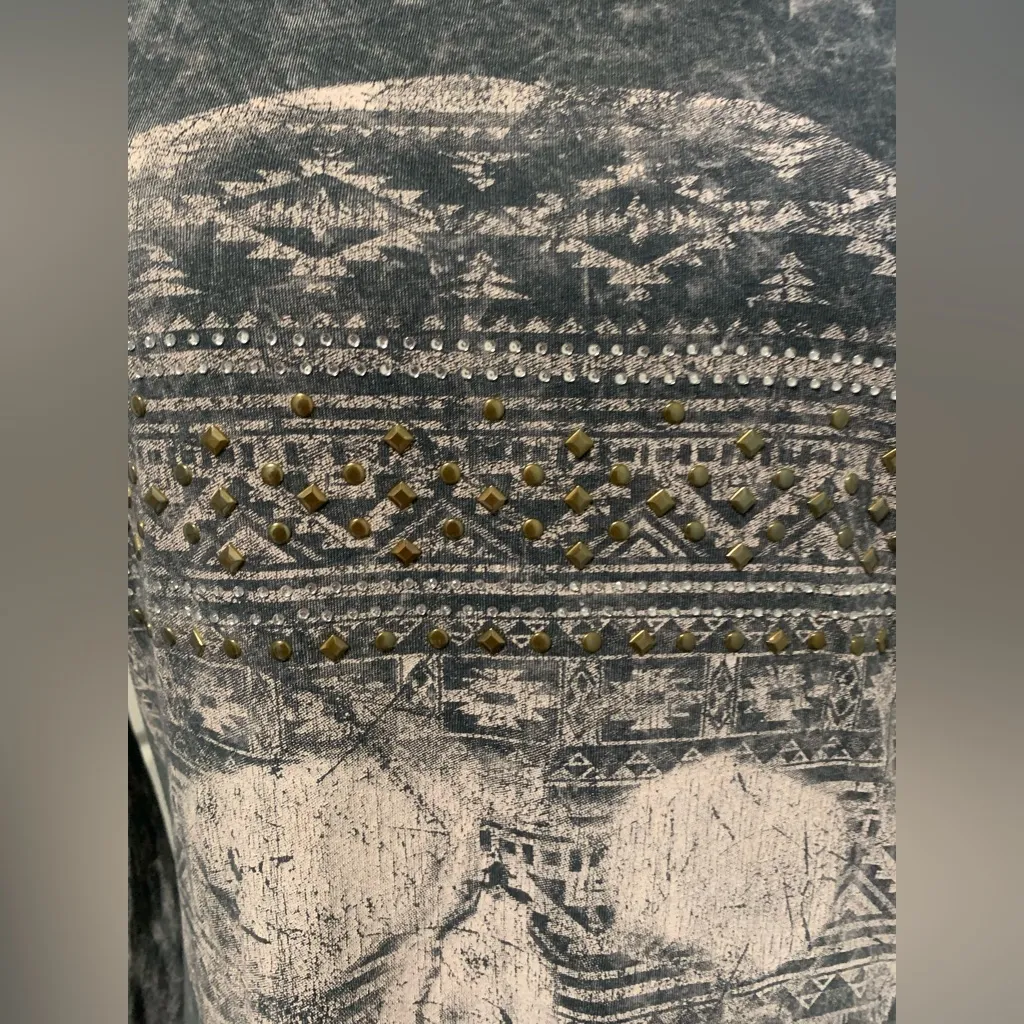 Daytrip (Buckle) Blingy Skull Shirt - Image 2