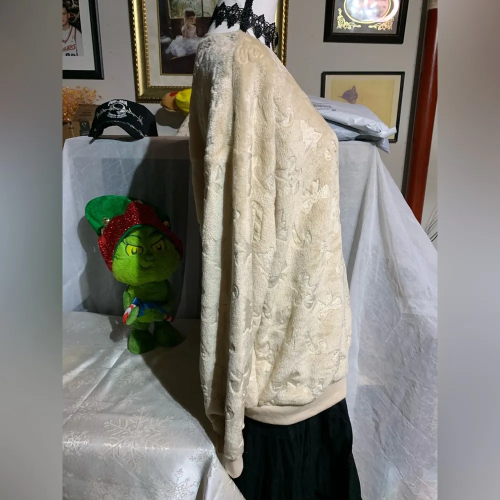 Wound Up Cream Holiday Fleece Top - Image 5