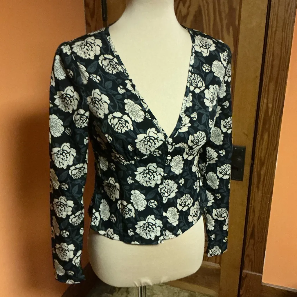 Nasty Gal Nothing Bud Flowers Button down Blouse - Image 8