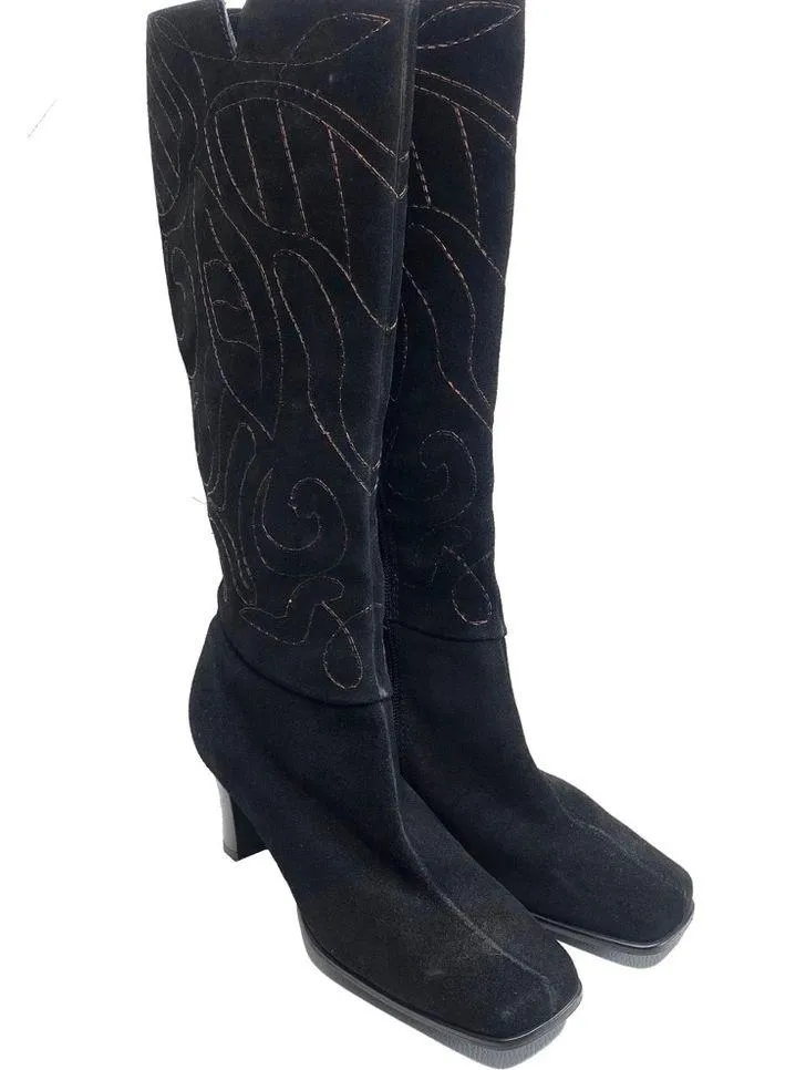 new Chico’s 𖦹 Italia Tall Embroidered Heeled Boots 𖦹 Black Suede 𖦹 Size 6M 𖦹 - Image 4