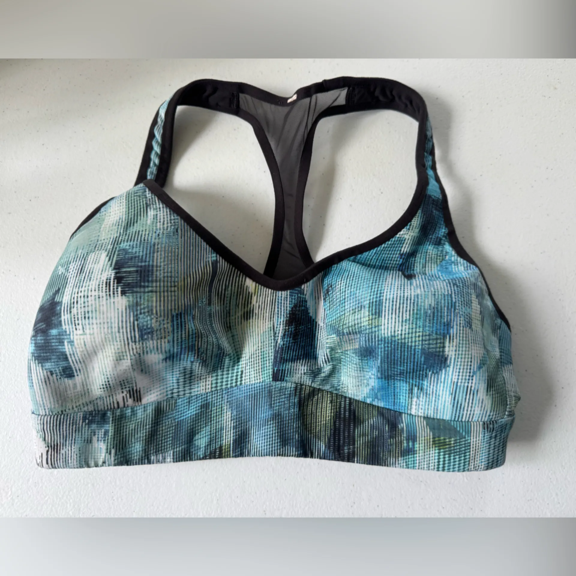 Lululemon Speed Up Sports Bra Sun‎ Dazed Size 2 Blue black green Built In pads - Image 3