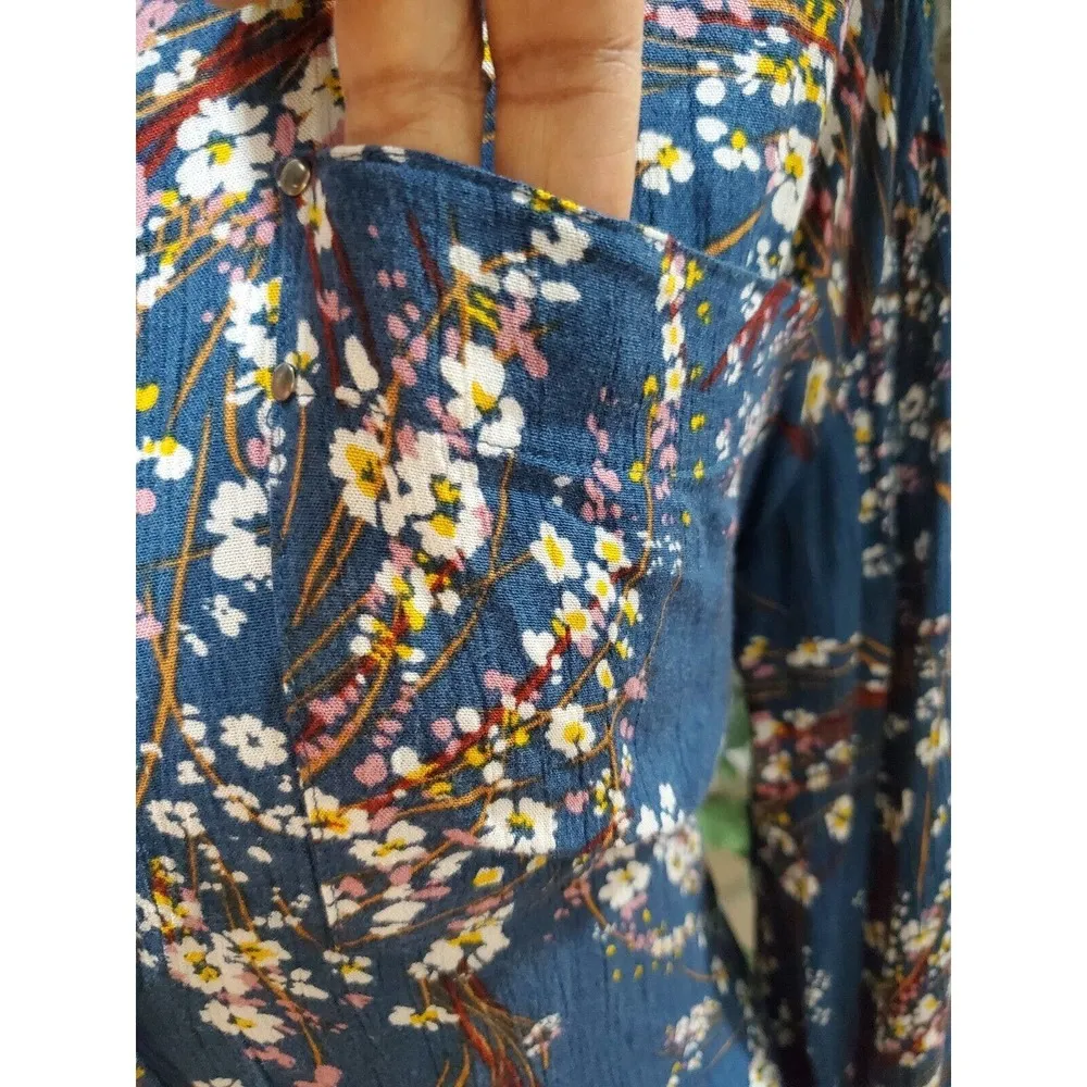 Nine West Women's Blue Floral Viscose Collared Long Sleeve Button Down Shirt S - Image 5