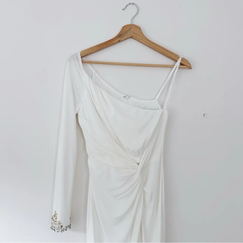 NEW Mac Duggal One Sleeve Beaded Cuff Side Twist White Gown - Image 2