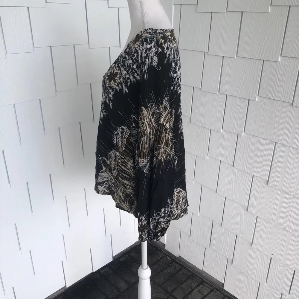 Free People Women's Black Combo Floral Birds of a Feather V-Neck Blouse sz S - Image 5