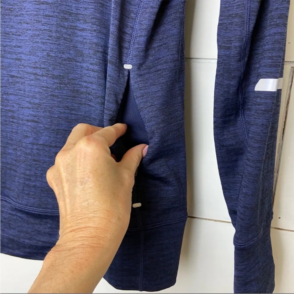 New Balance Heat Navy Blue Pullover. Size XSMALL. EUC - Image 3