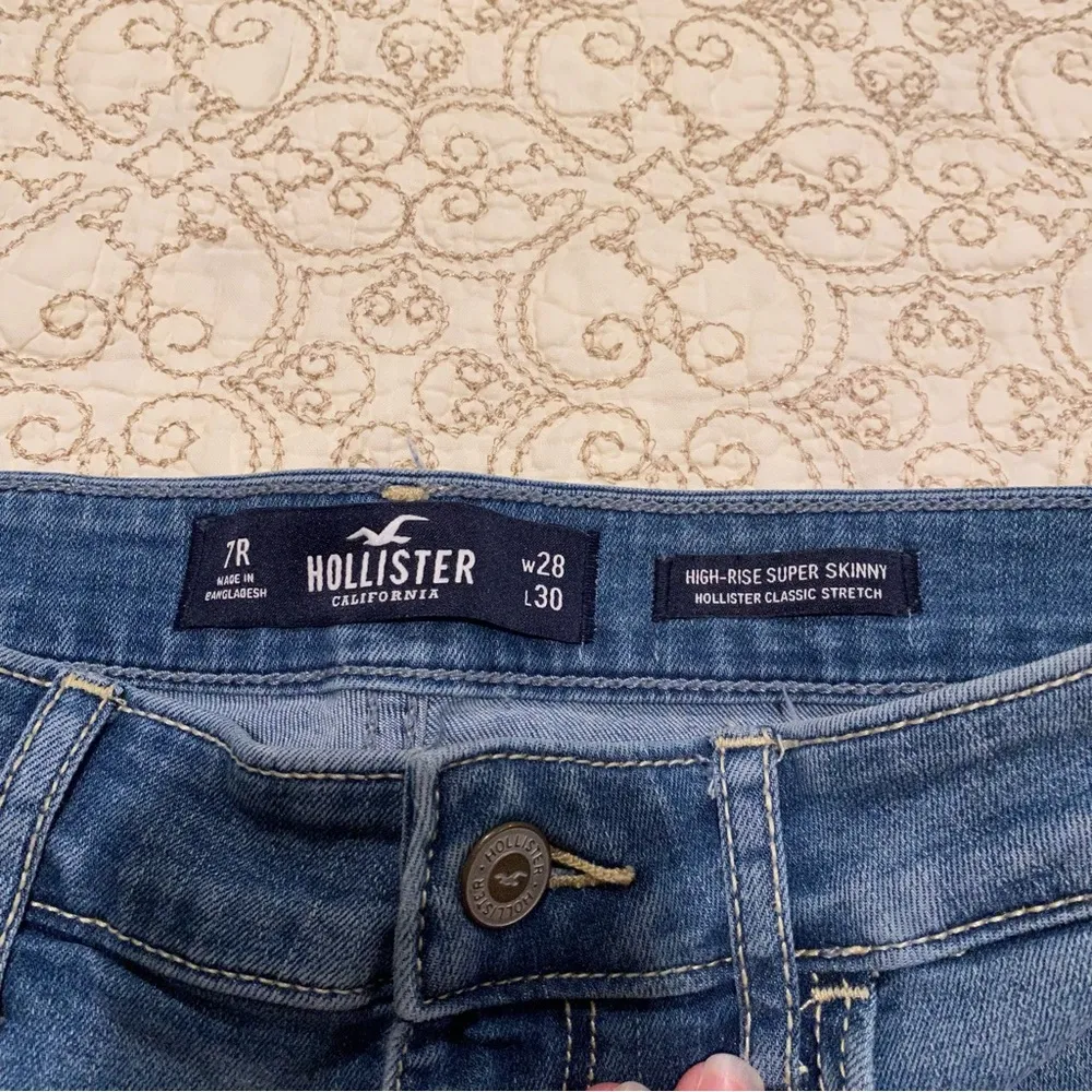 Hollister Women’s Hi-Rise Super Skinny Classic Stretch Jeans - Image 6