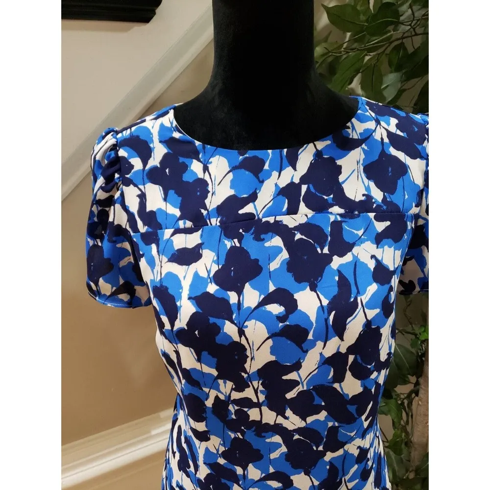 J.CREW Women's Blue & Black Floral Lined Crew Neck Short Sleeve Top Blouse Small - Image 4