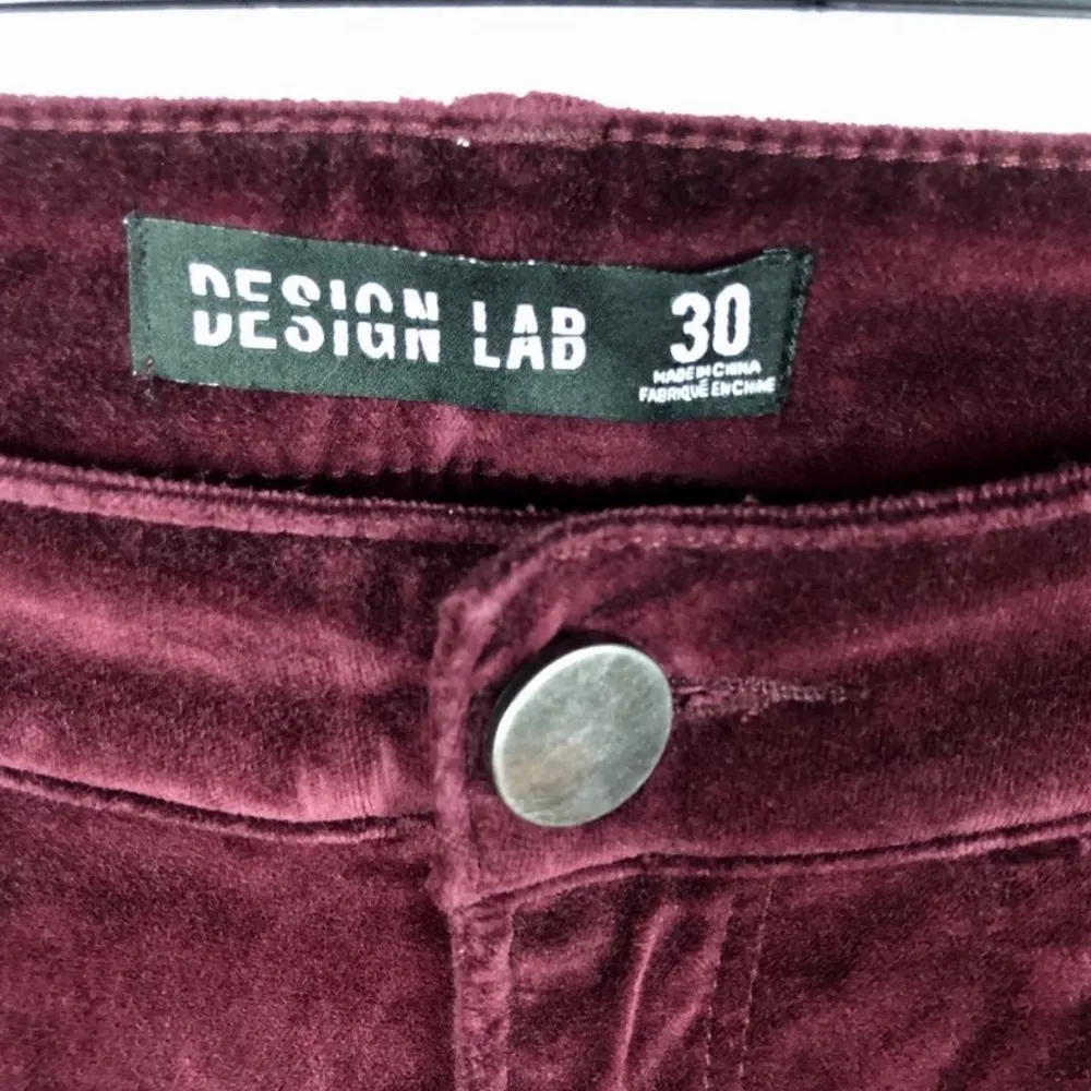 Lord & Taylor velvet ankle jeans in burgundy - Size 30 - Image 7