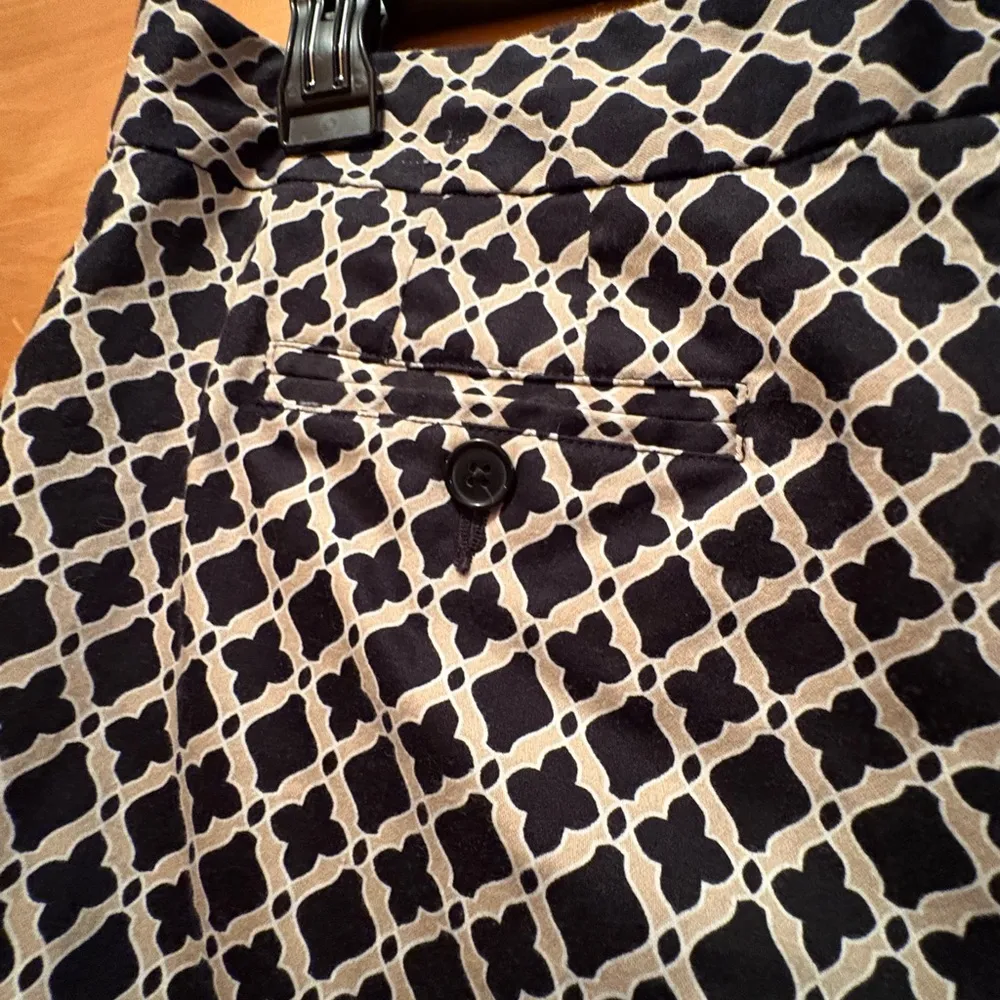 Laundry By Shelli Segal Black and Tan Cropped Pants - Image 9