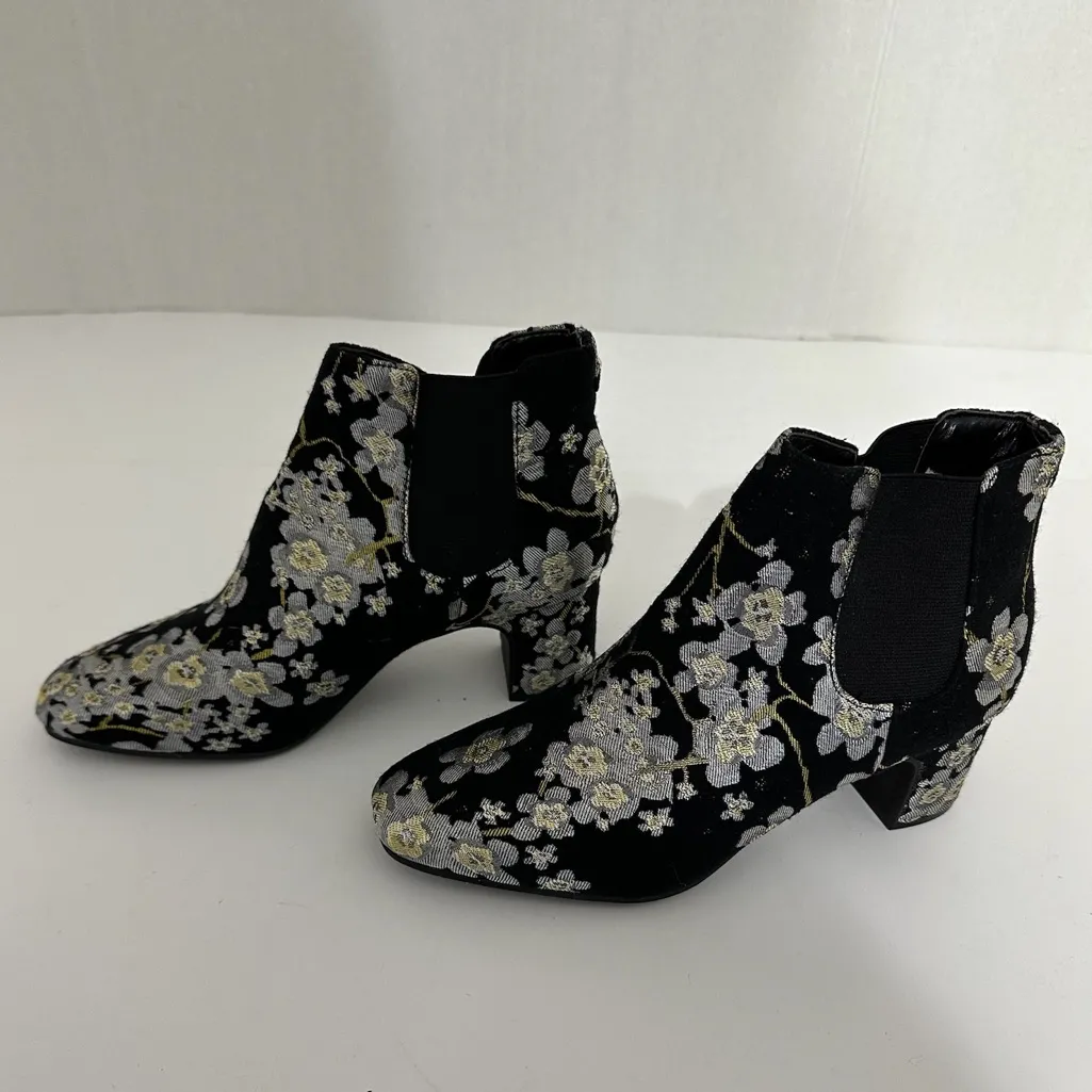 Anne Klein Gorgia Chelsea Floral Brocade Ankle Boots Black Booties Size 6M - Image 3
