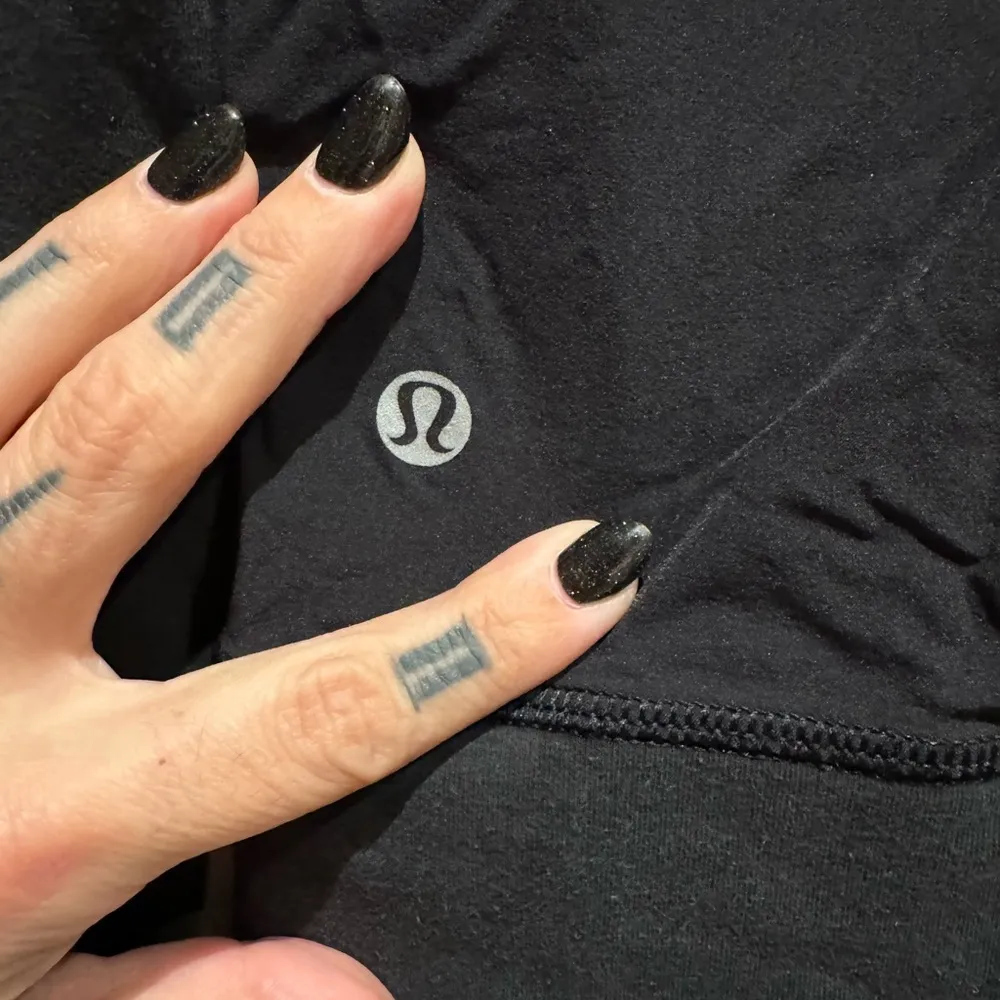 Lululemon All yours Crew in Black size 4 - Image 10