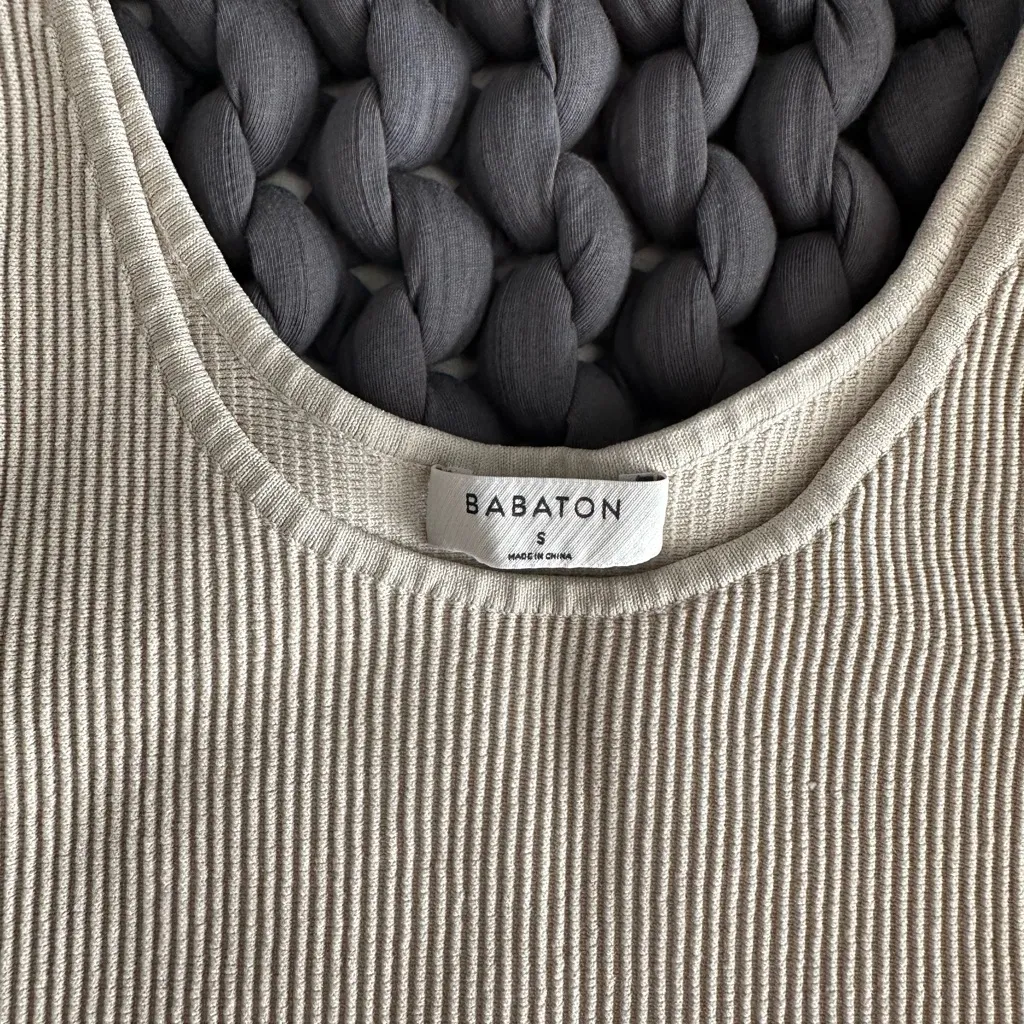 Aritzia Babaton Sculpt Squareneck Cropped Tank - Image 3