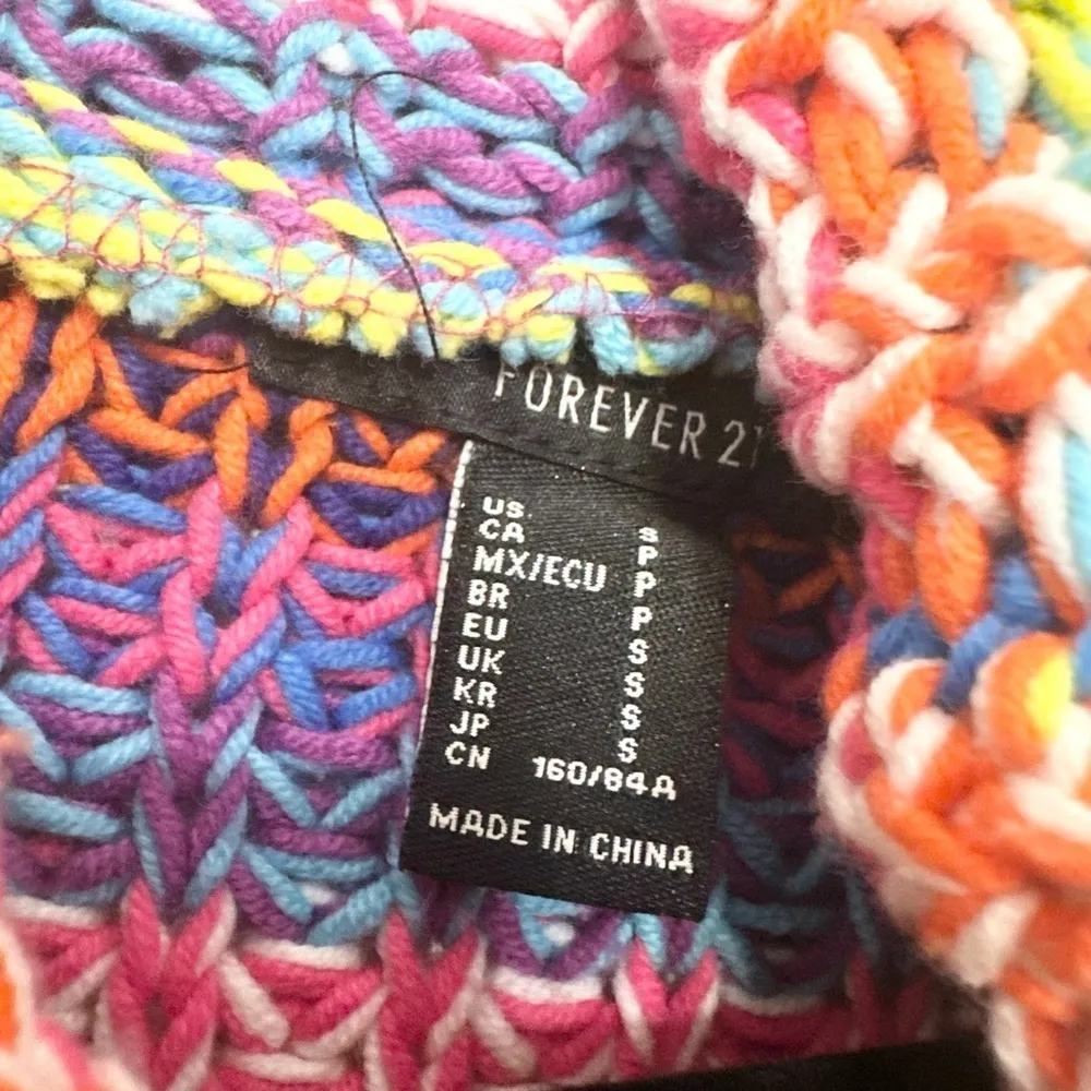 Forever 21 women’s sweater size small rainbow knit colorful turtleneck outdoors - Image 4