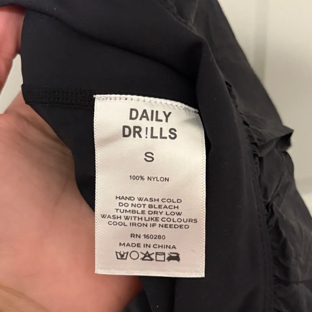 Daily Drills Bubble Dress Black - Image 5