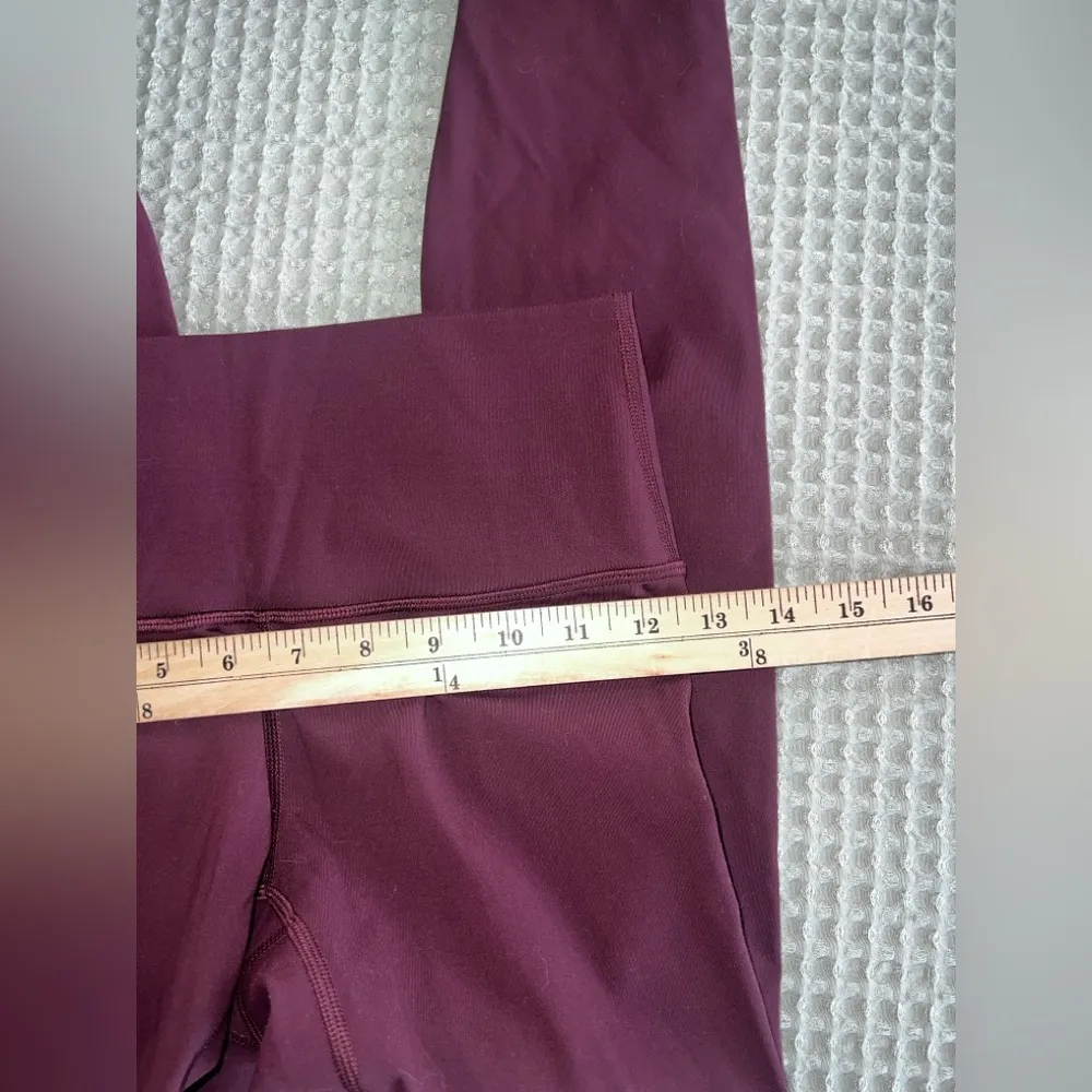 Lululemon Wunder Under High-Rise Tight *Brushed 28”
Dark Adobe
Size 4 - Image 4