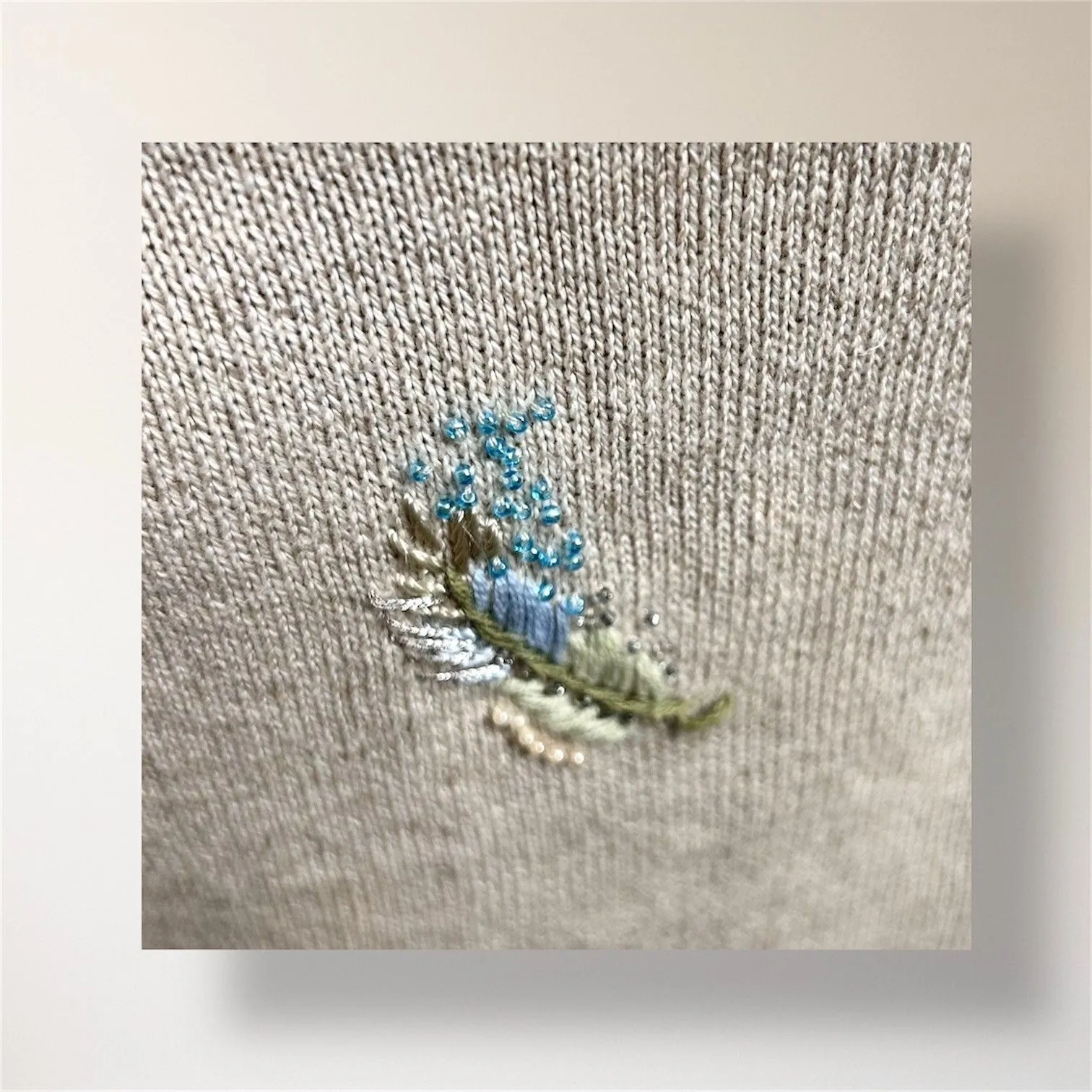 Vintage Talbots Beige Linen Cotton Embroidered Beaded Feather Cardigan Sweater M - Image 6