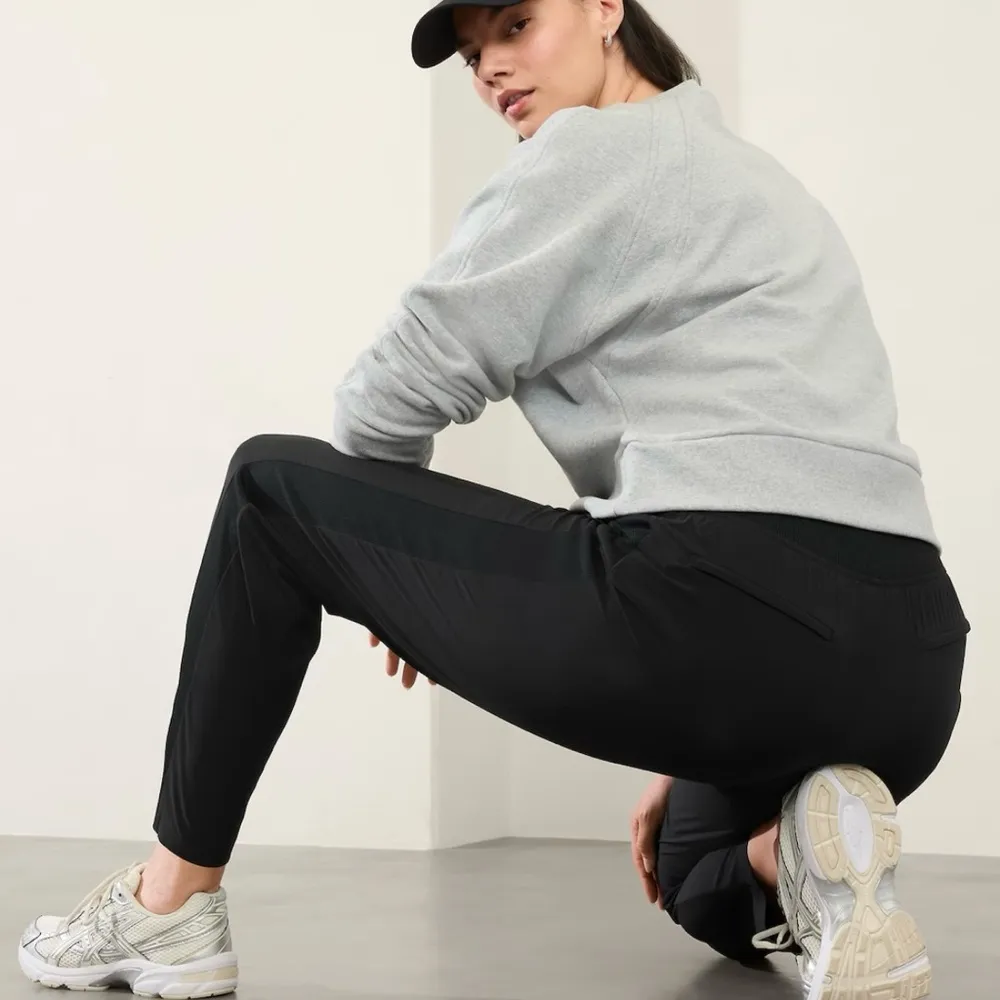 Athleta Brooklyn Mid Rise Ankle Pant Womens Size 4P Black Travel Work Stretch - Image 7