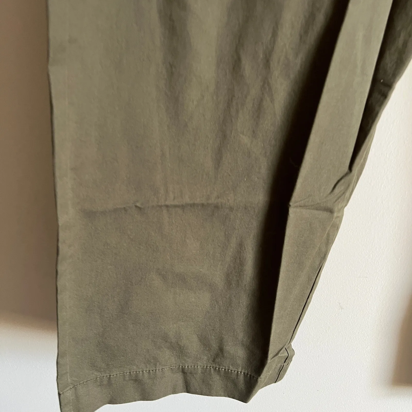 A New Day Women's Olive Green Pleat Front Straight Chino Pants - Size 16 - NWT - Image 10