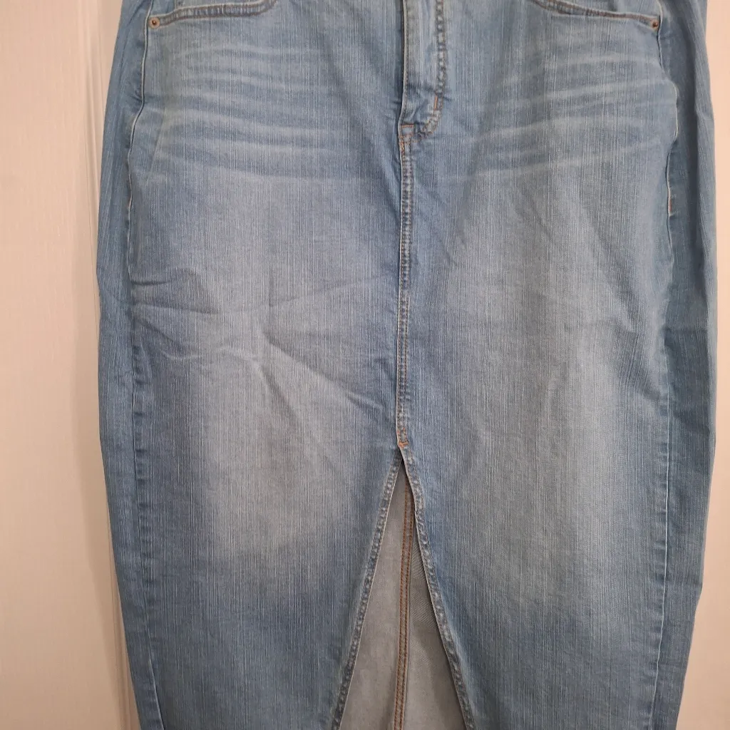 Torrid Sz 14 Light Blue Denim Skirt - Image 9