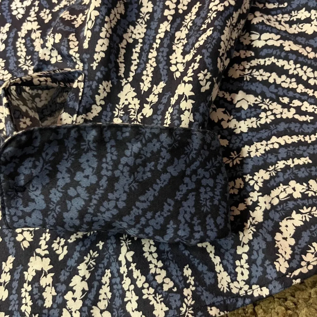 Foxcroft No-Iron Shirt Women's 14 Blue Black White Print Long Sleeve Used - Image 5