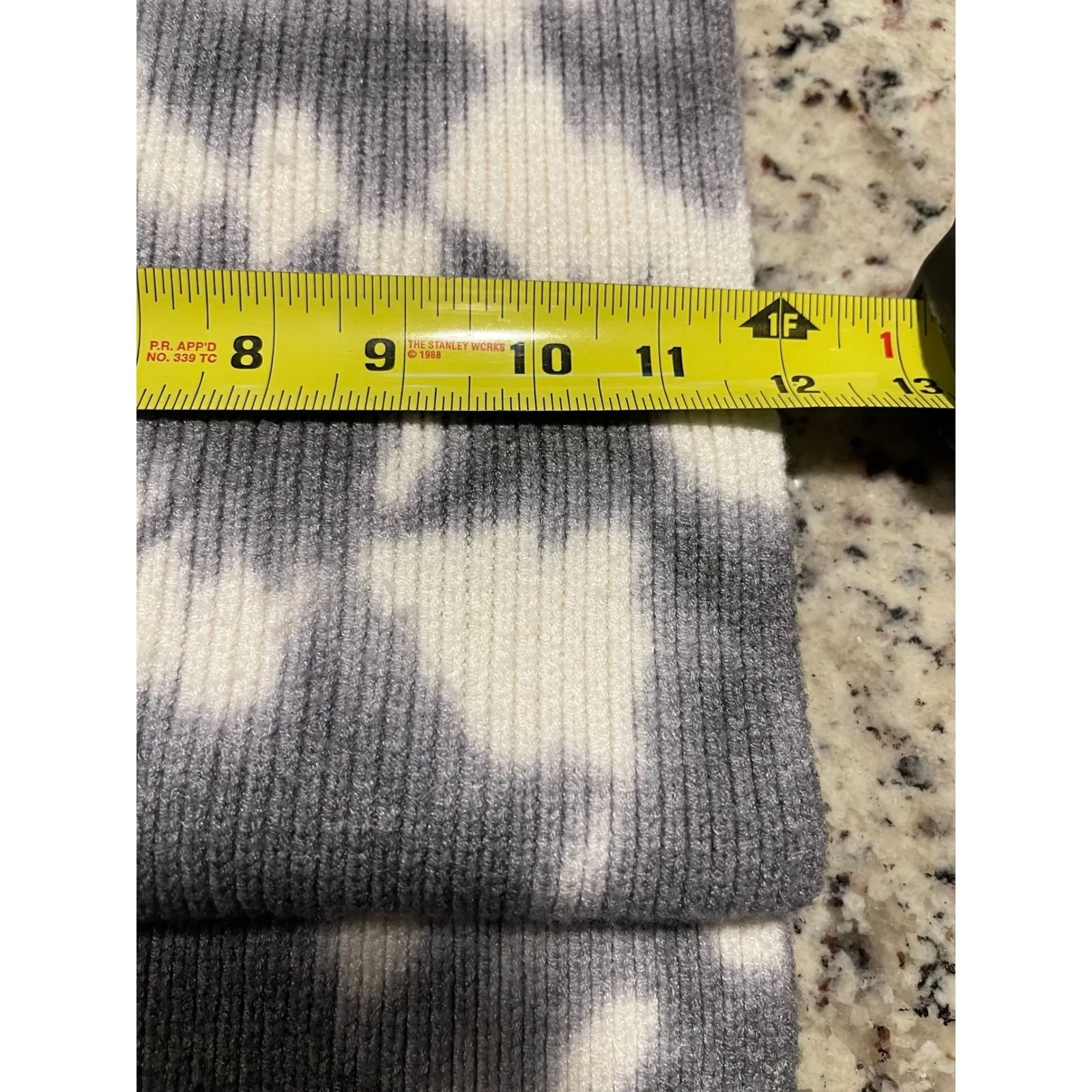 Calvin Klein Women Tie Dye Knit Scarf Gray White Ribbed Cozy Winter Accessory - Image 6