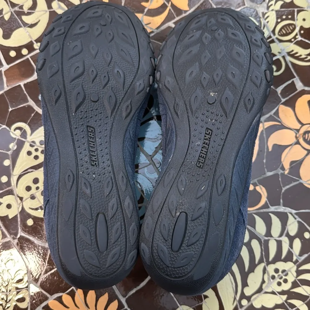 SKETCHERS NAVY SLIP ON MEMORY FOAM SNEAKER SZ: 7.5 - Image 4