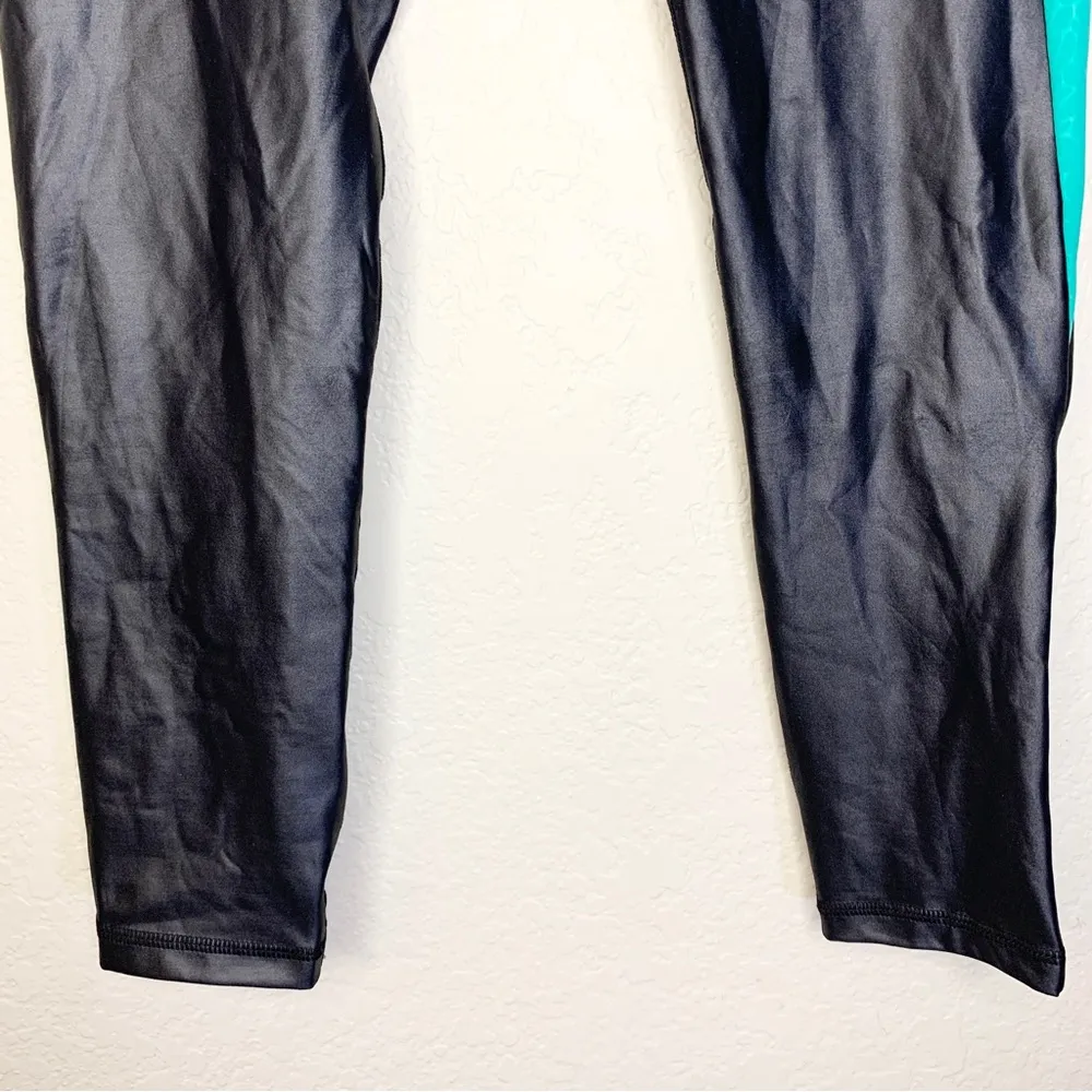 Zyia Active Jade River Stone Metallic Light n Tight
High Rise 7/8 Legging - Image 8