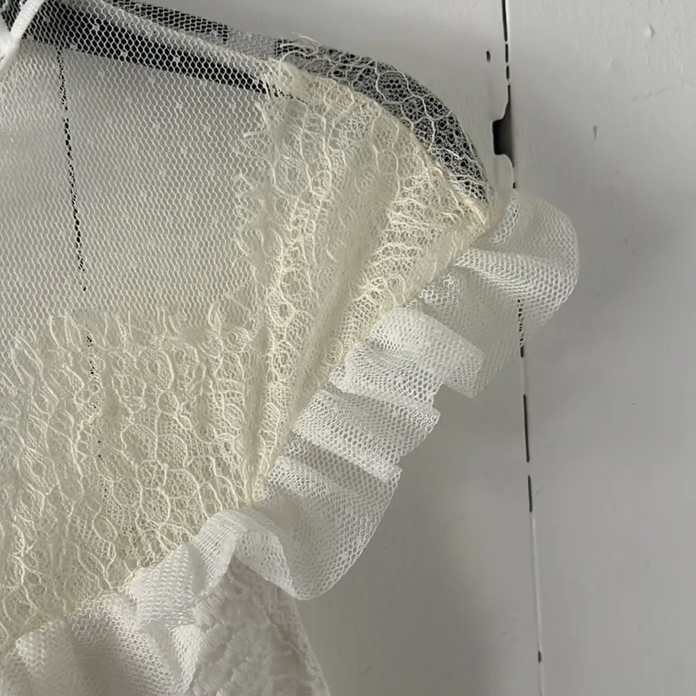 Three Floor White Lace Dress - Image 5