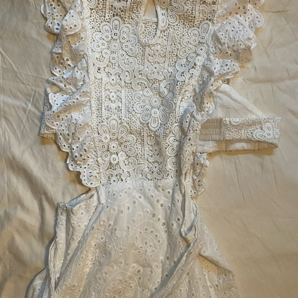 Lucky & Blessed White Eyelet Lace Maxi Dress With Ruffle Sleeves and Cutout Sz L Size L - Image 4